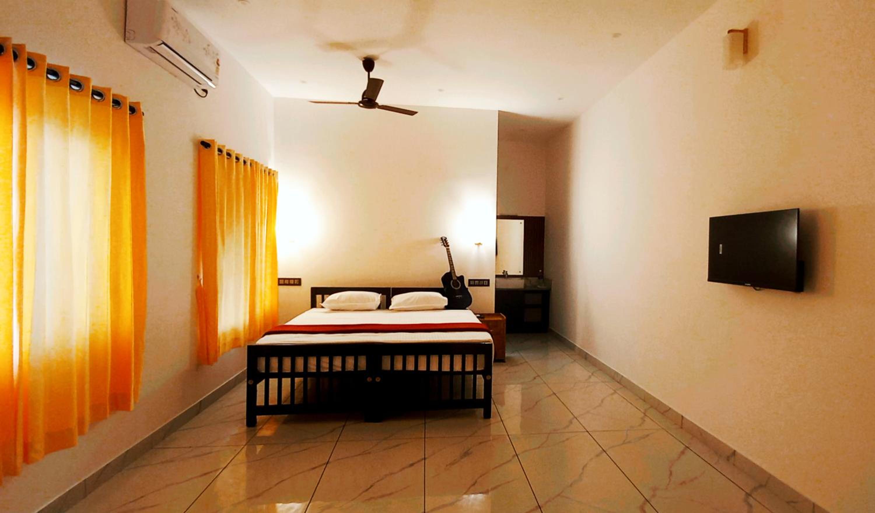 Deluxe Double Room with Side Sea View - Photo 1
