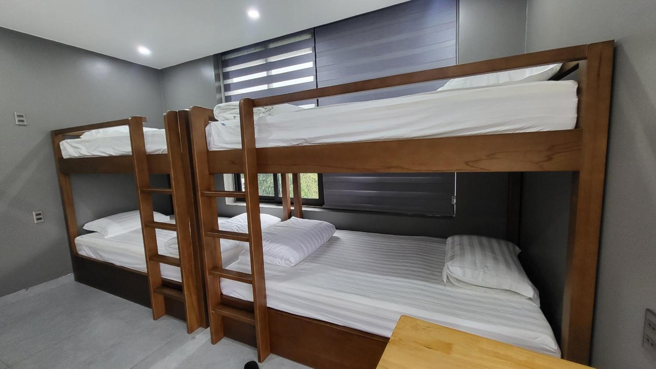 Bed in 10-Bed Mixed Dormitory Room photo 2