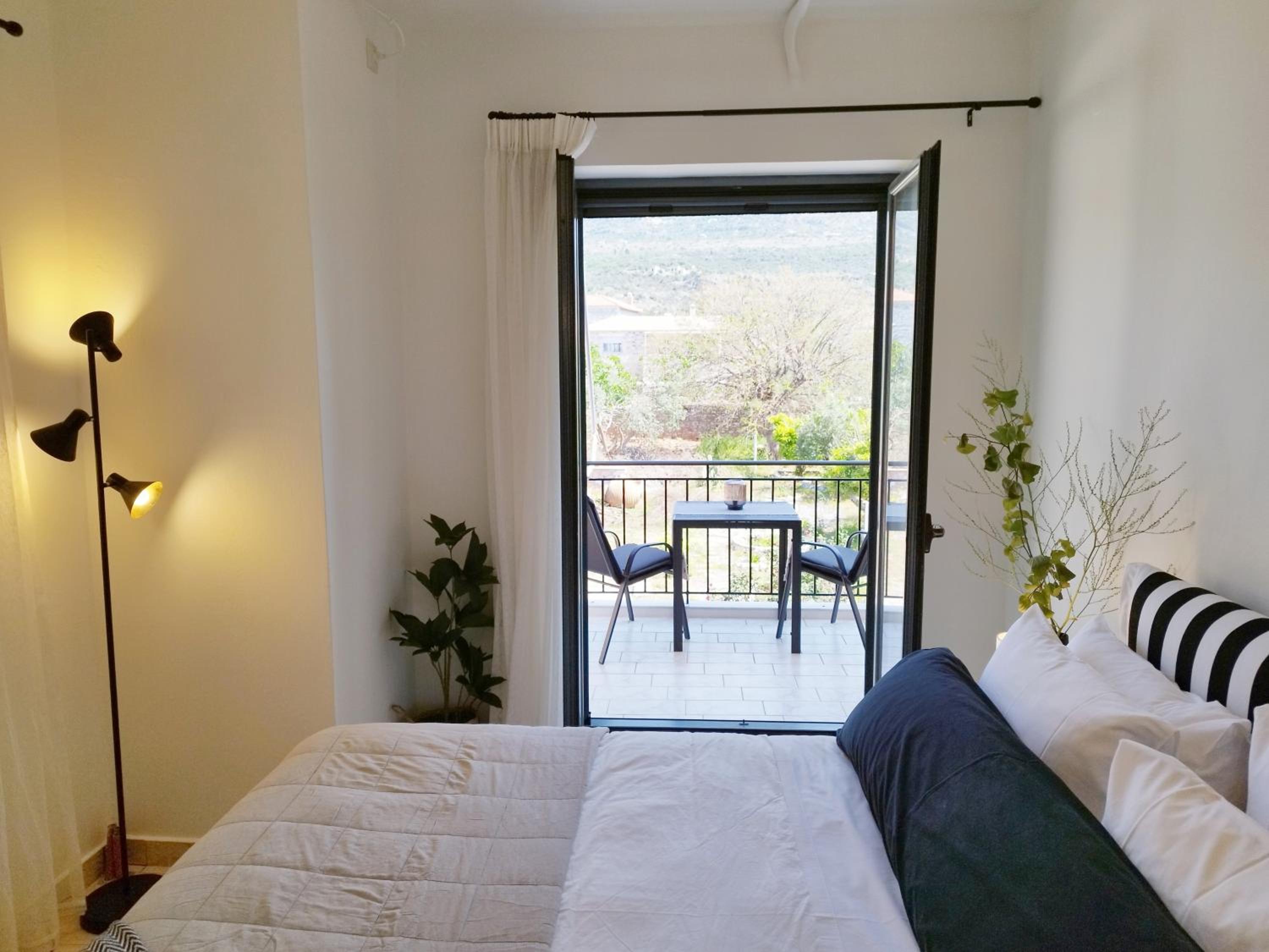 One-Bedroom Apartment photo 3