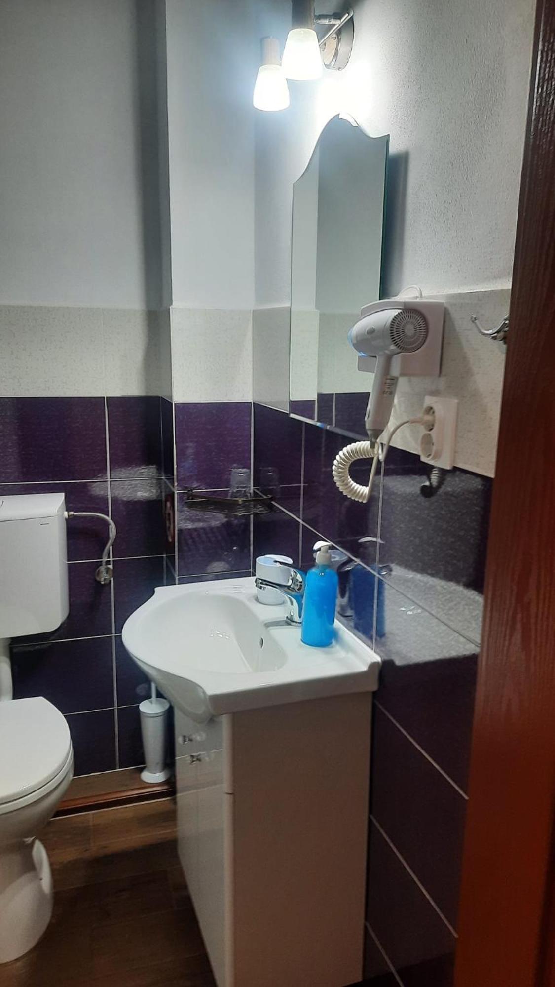 Double Room with Private Bathroom photo 3