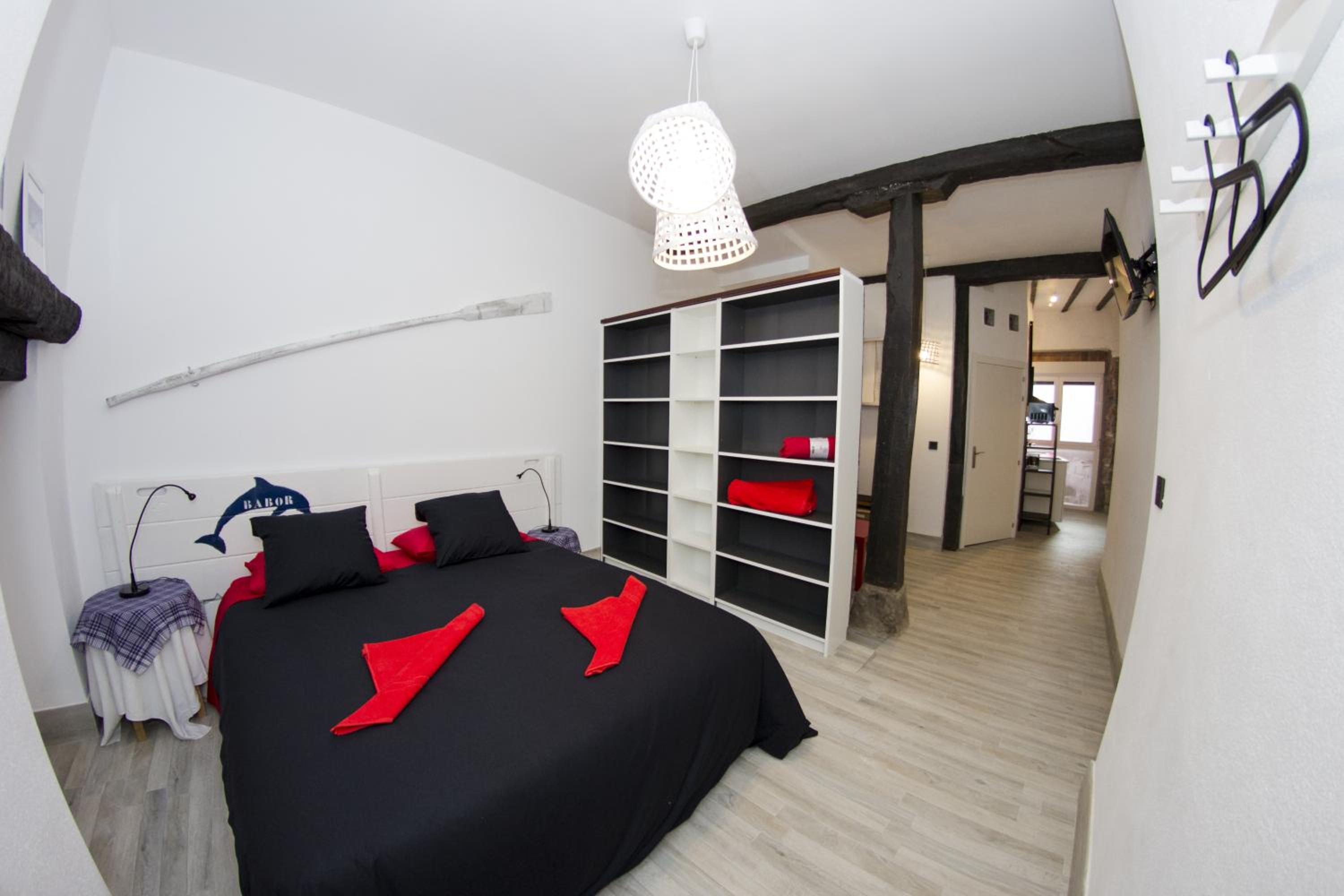 Apartment - Photo 32