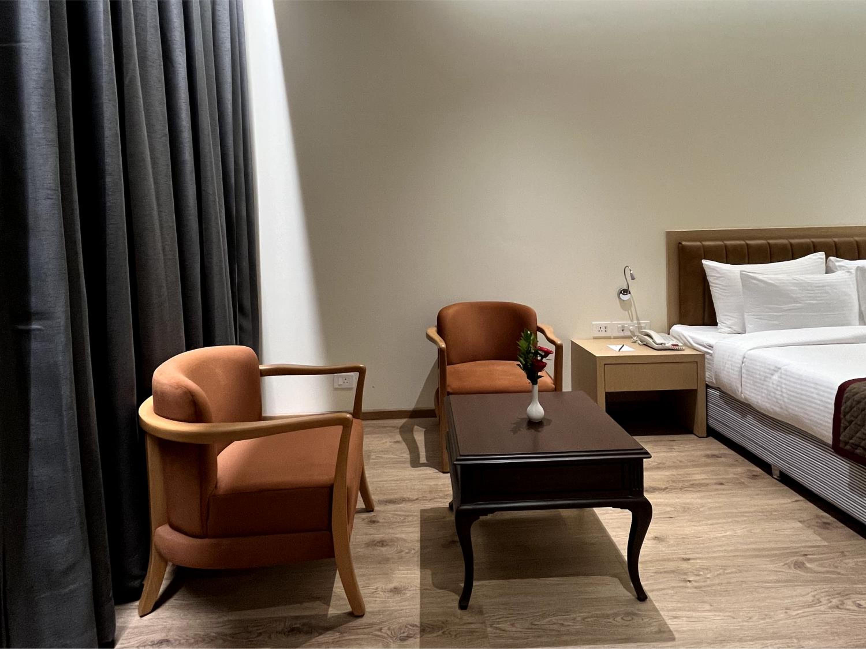 Club Double Room - Photo 6