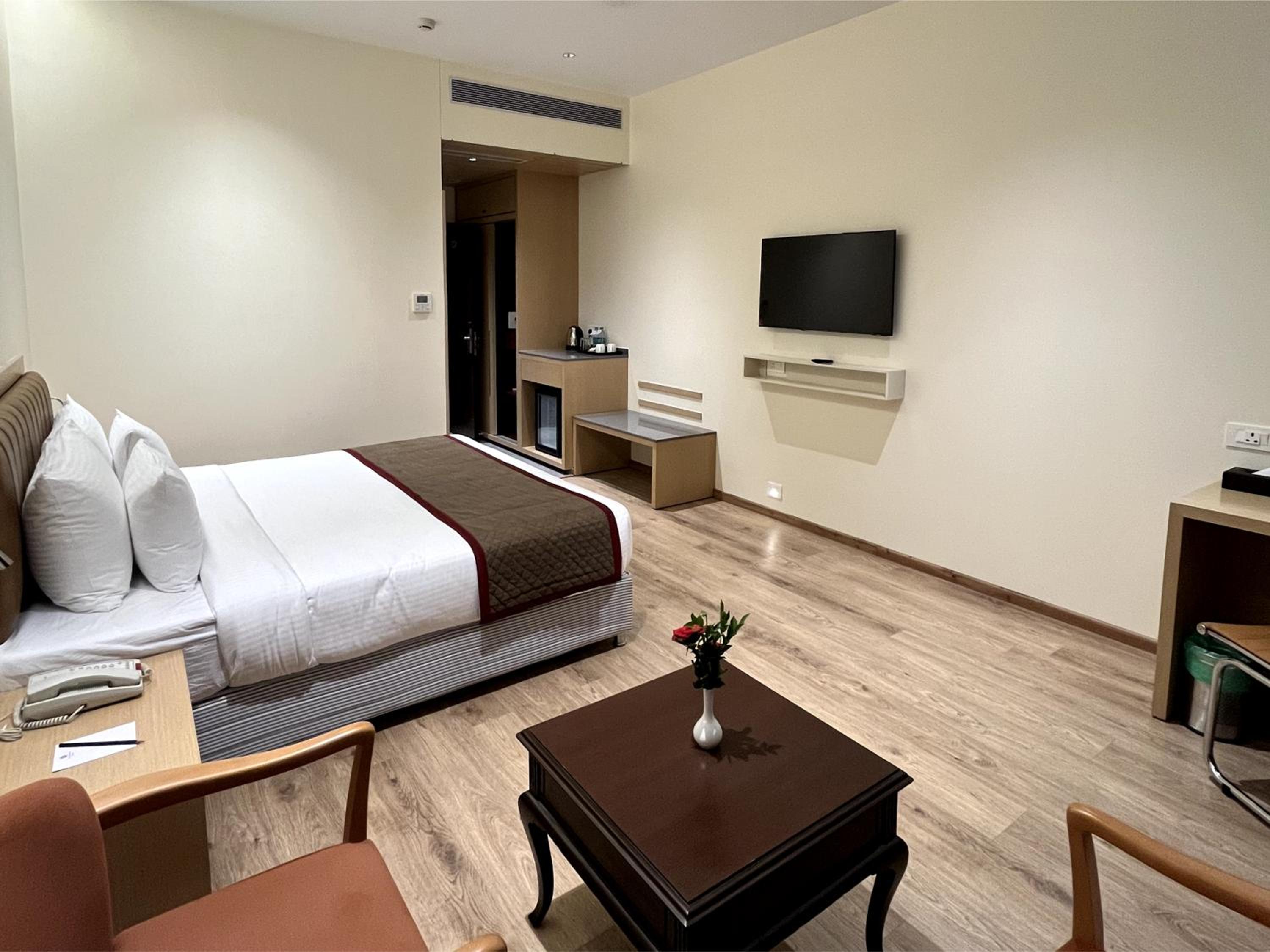 Club Double Room - Photo 10