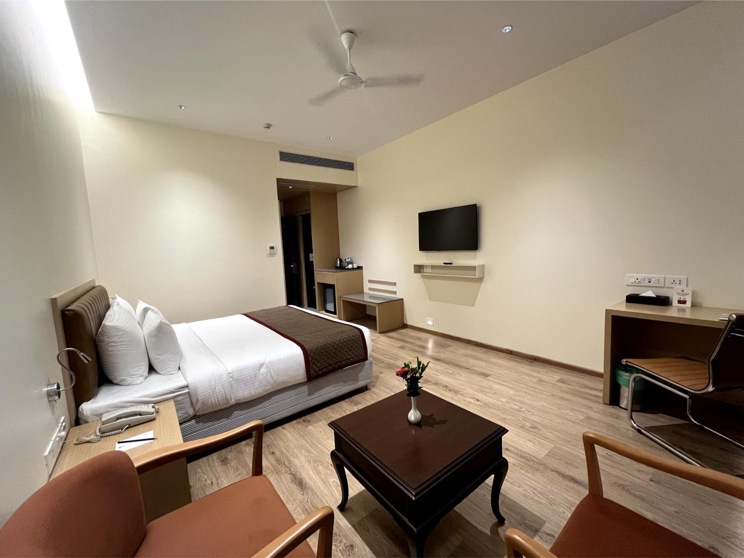 Club Double Room - Photo 12
