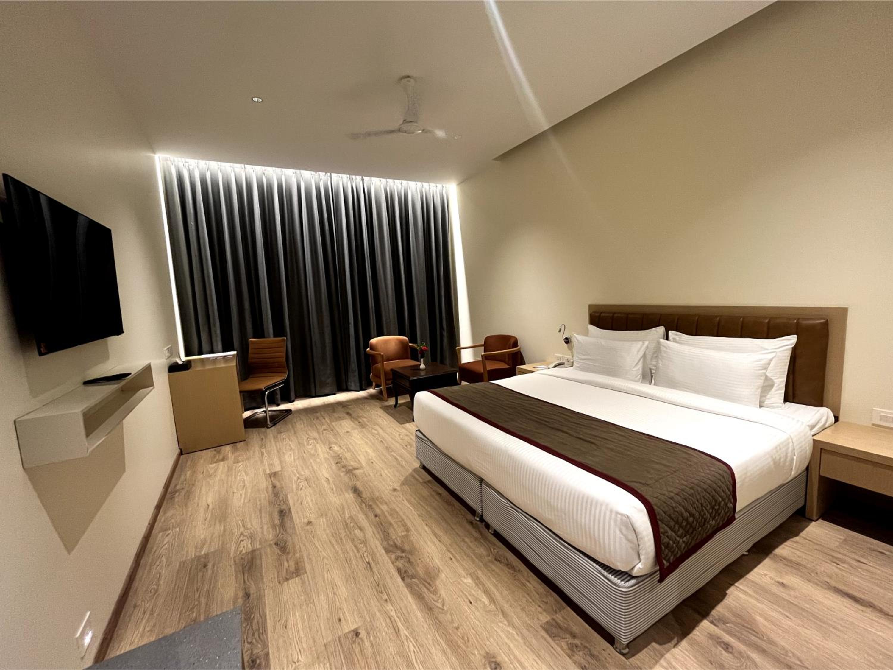 Club Double Room - Photo 13