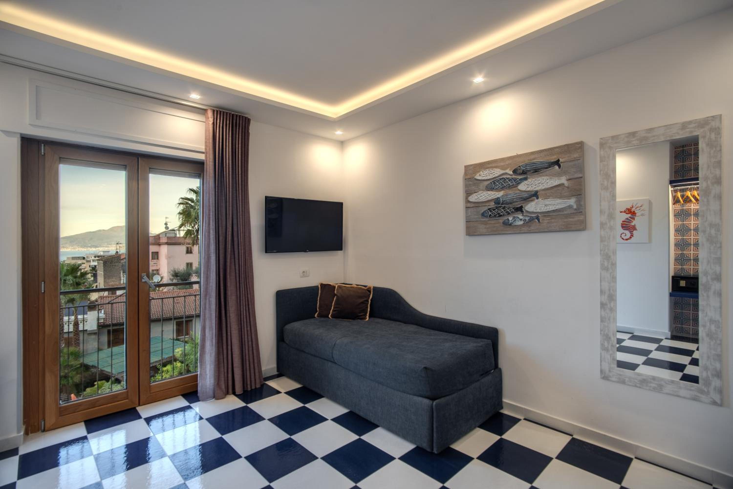 Deluxe Family Room - Photo 7