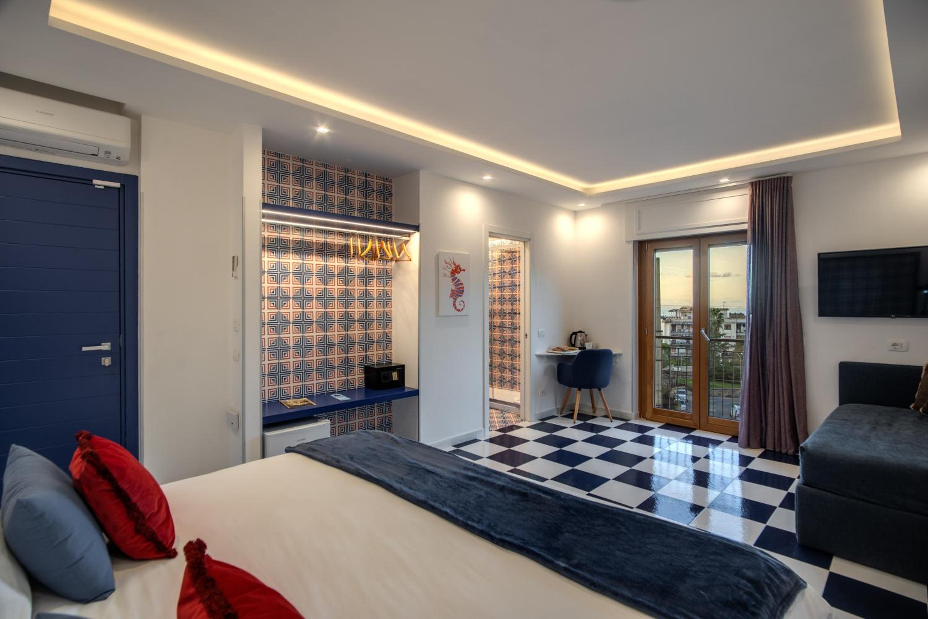 Deluxe Family Room - Photo 1