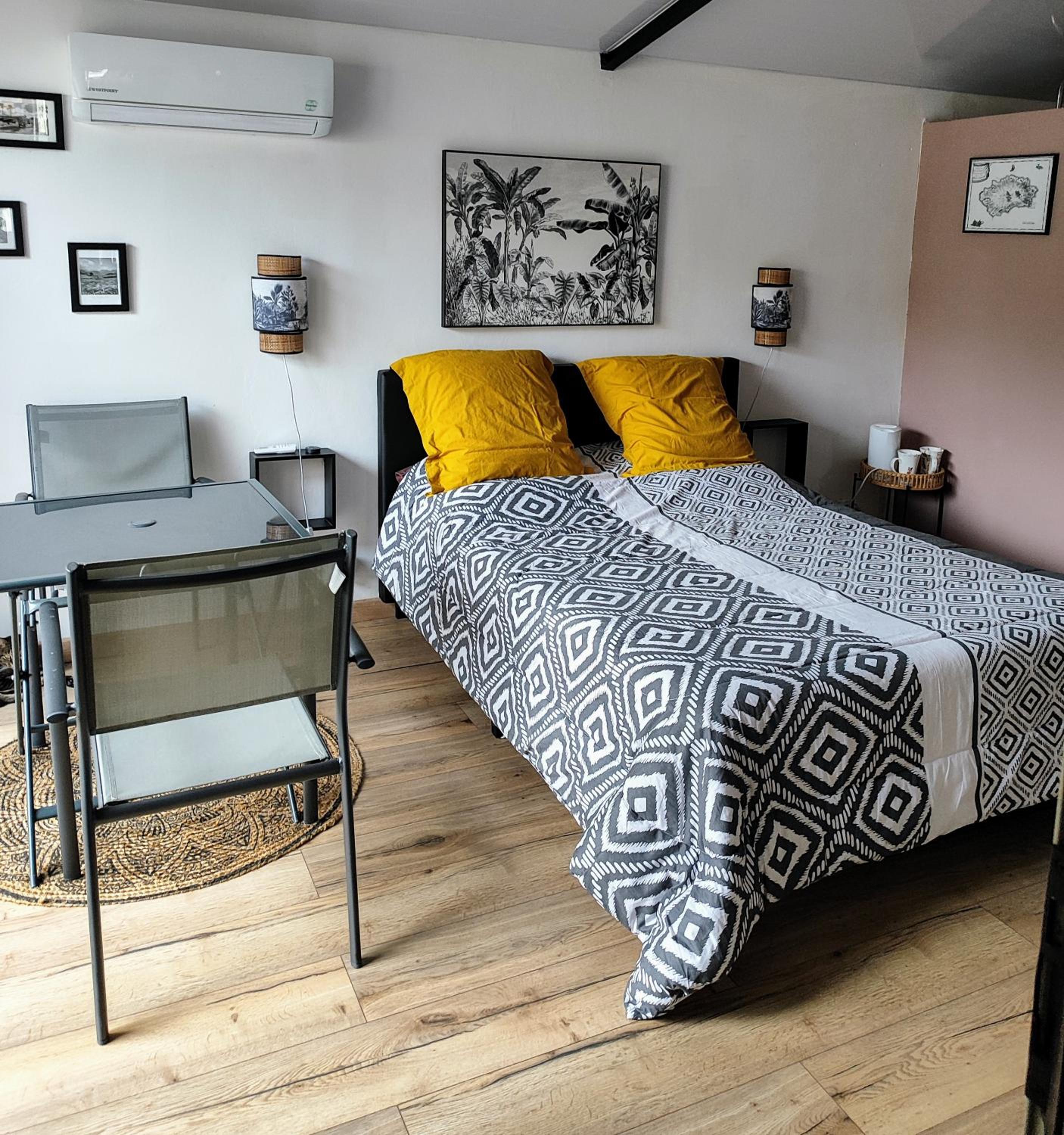 Double Room with Private Bathroom - Photo 1