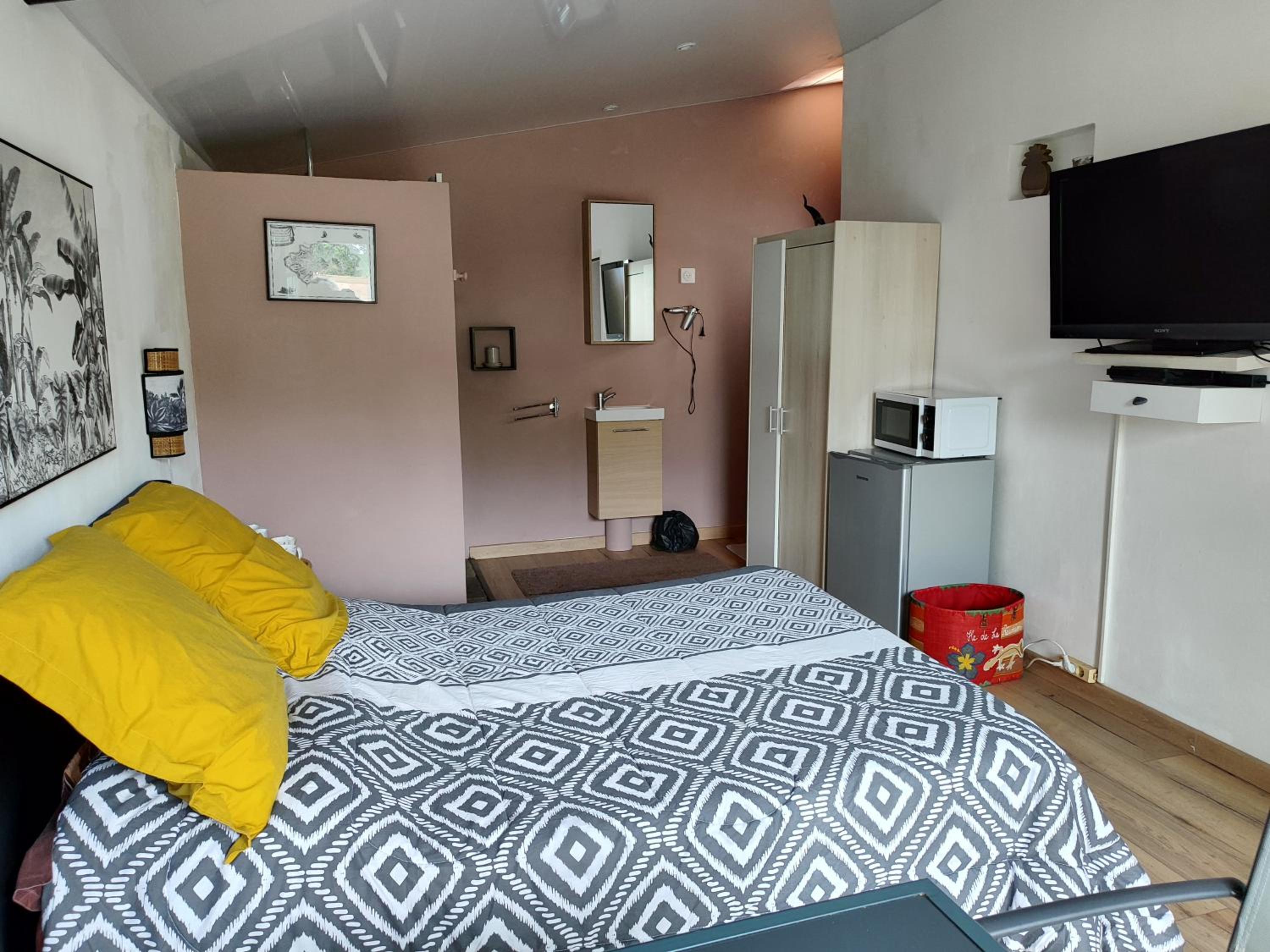 Double Room with Private Bathroom - Photo 3