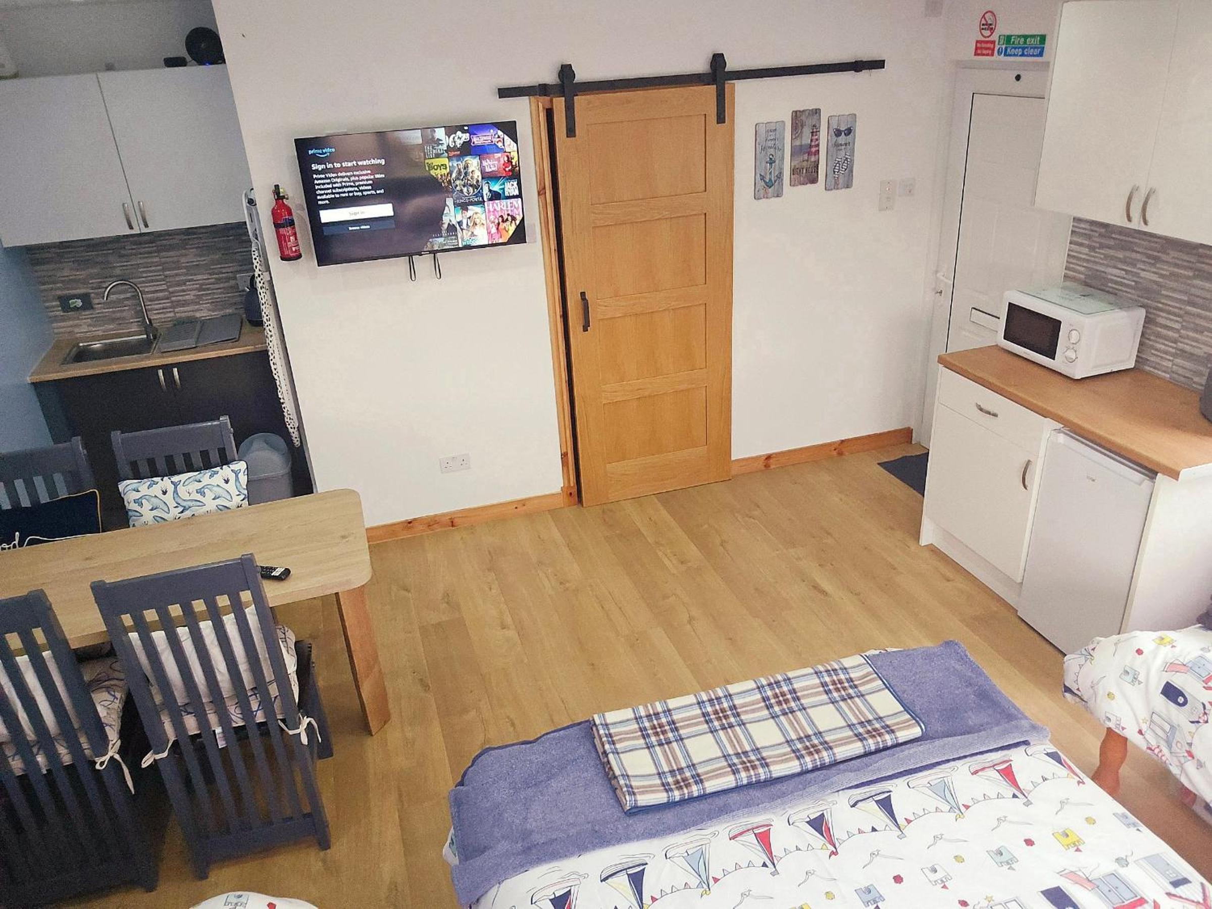 One-Bedroom Apartment photo 1