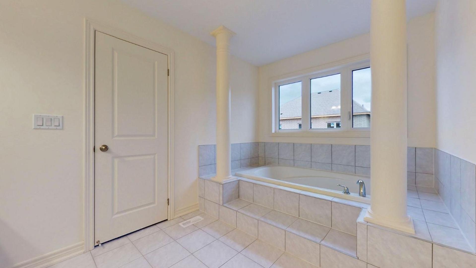 Four-Bedroom House photo 2