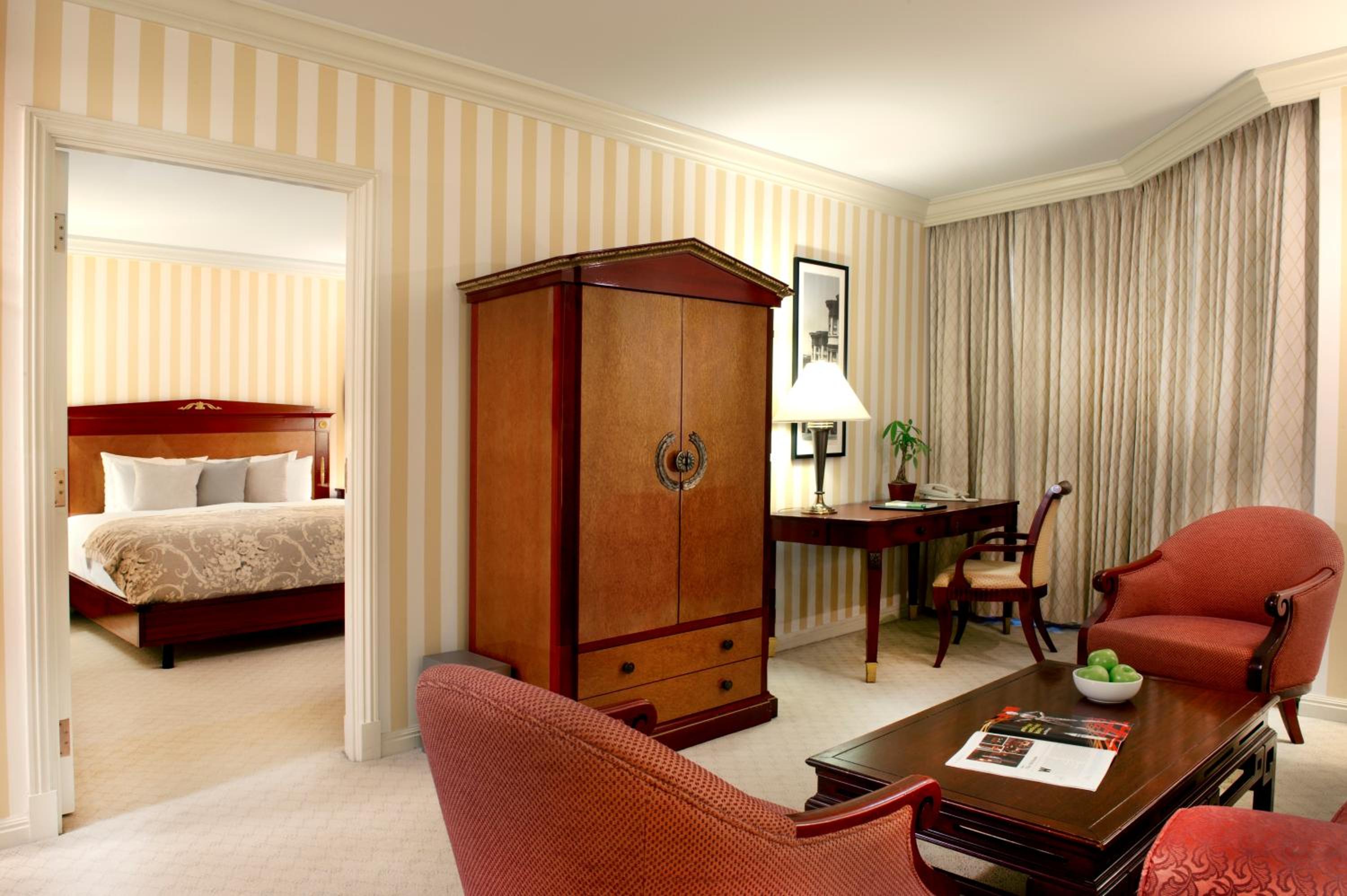 King Suite - Photo 3