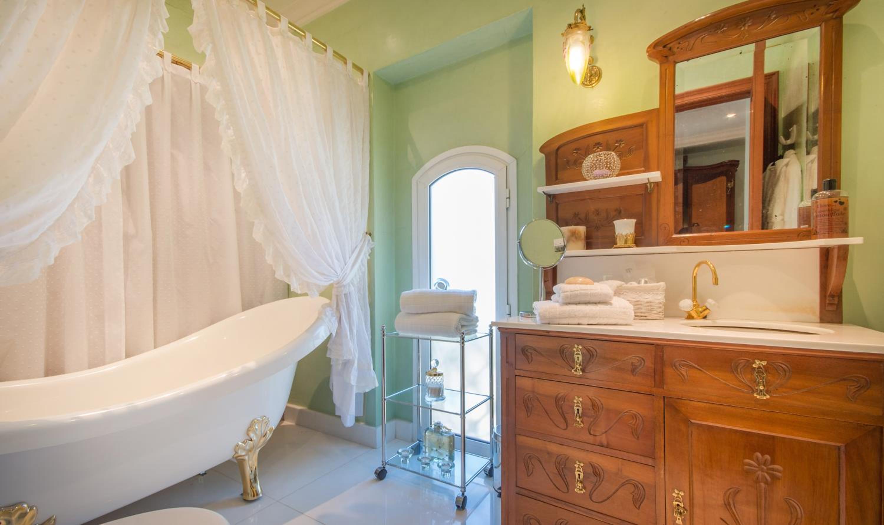 Deluxe Double Room with Bath photo 3