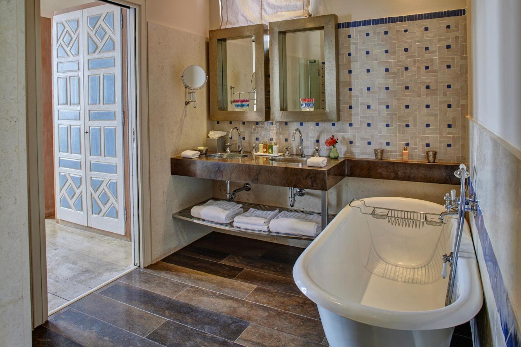 Executive Junior Suite with Sea View - Photo 4