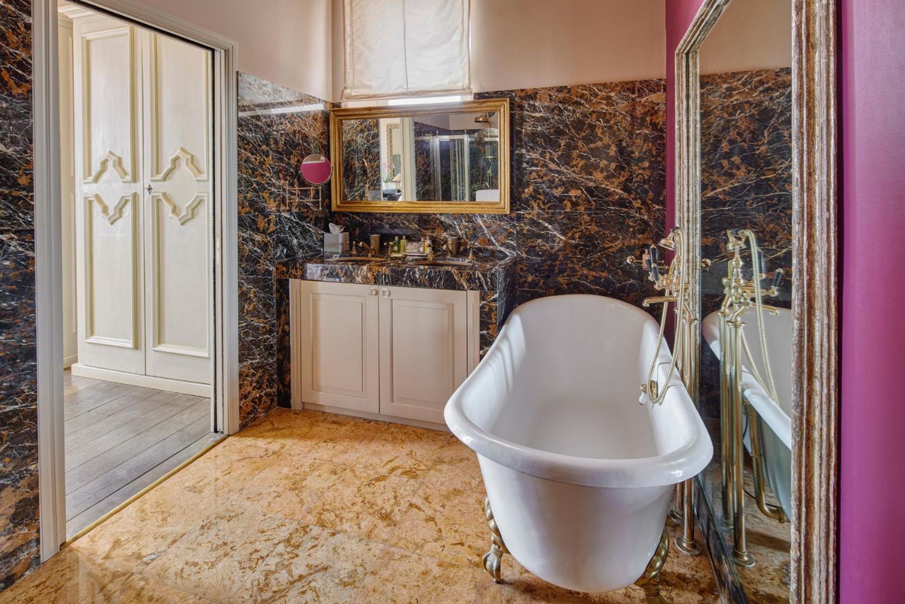 Executive Junior Suite with Sea View - Photo 3