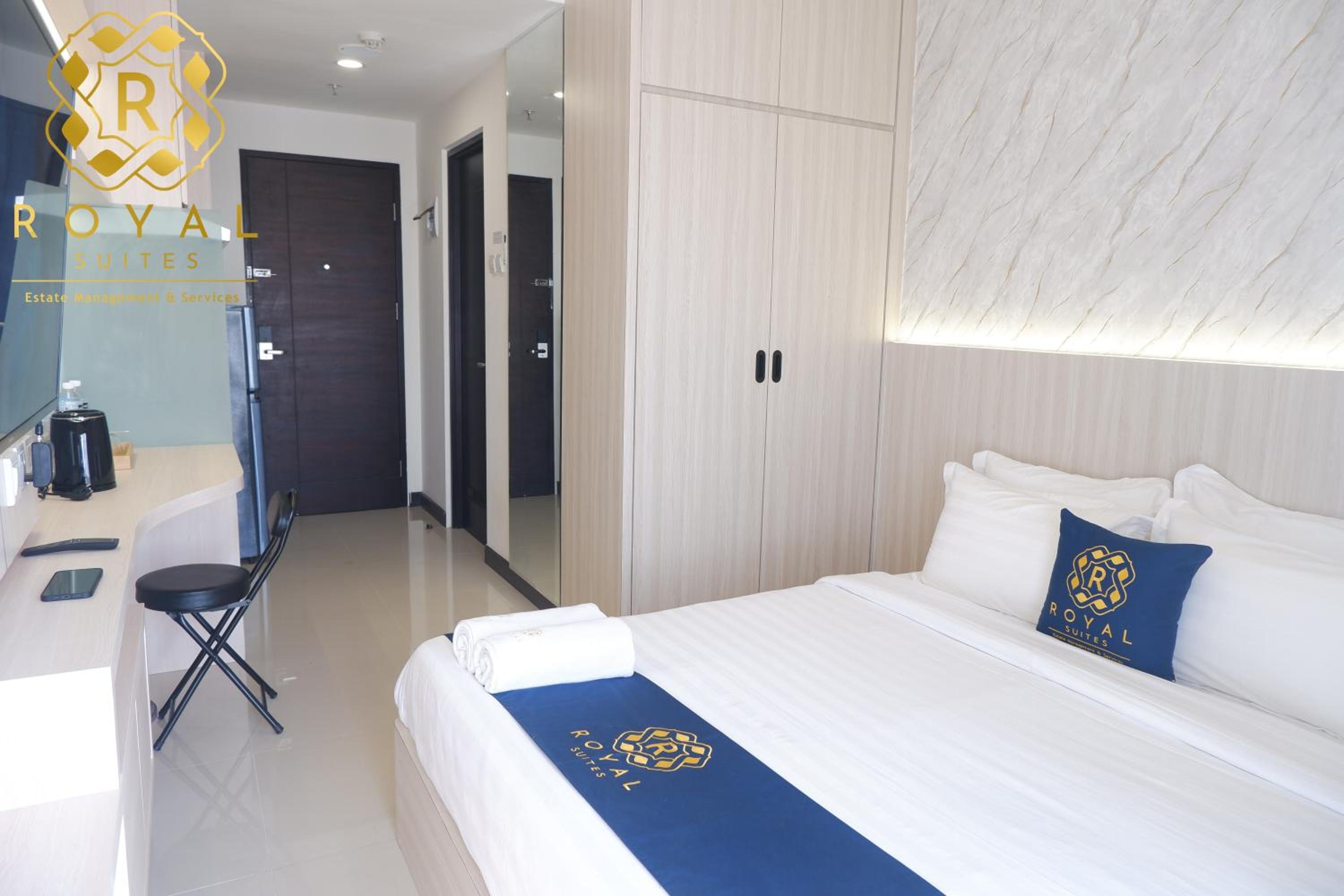 Studio Apartment with Balcony