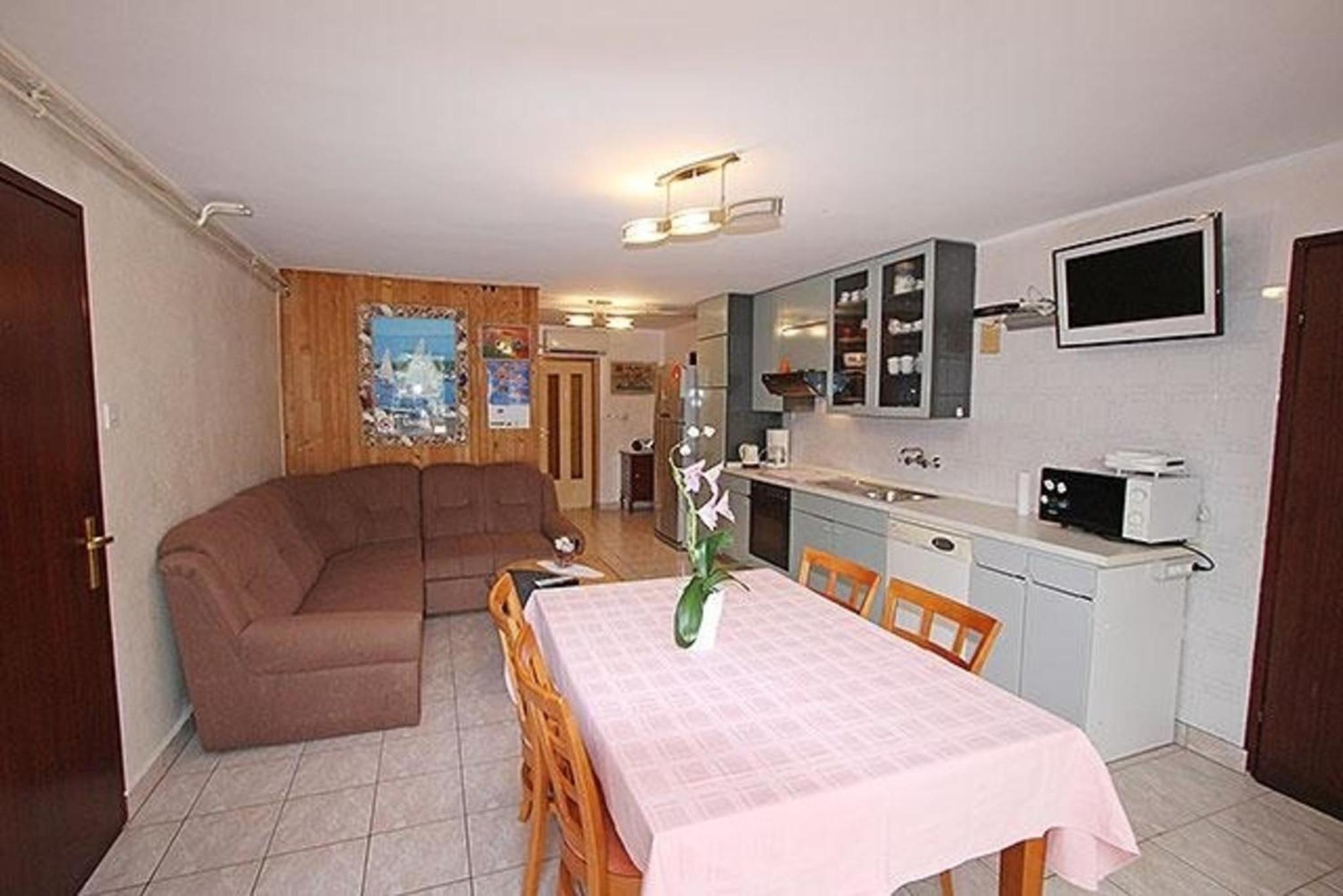 Apartment photo 2