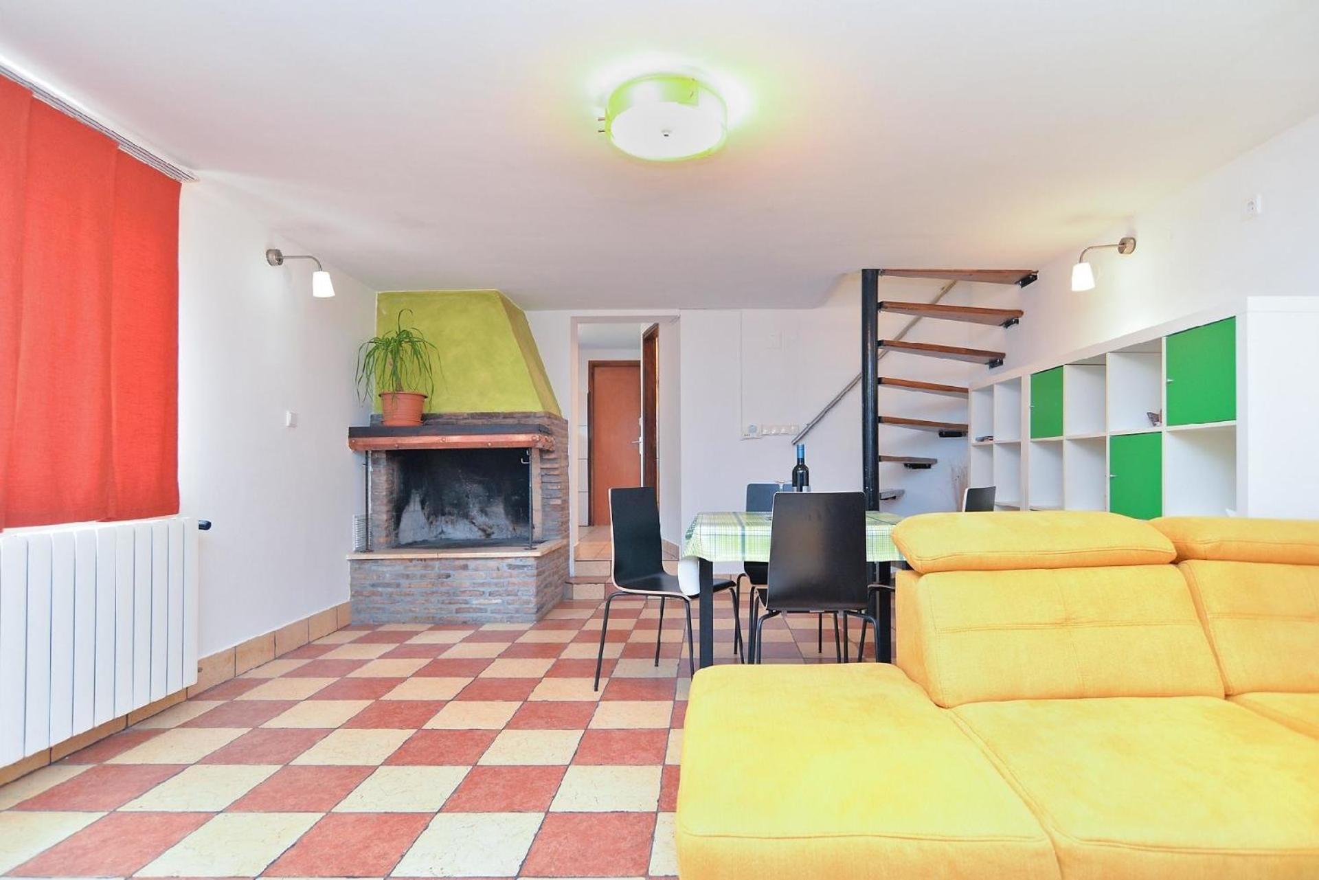 Apartment photo 2