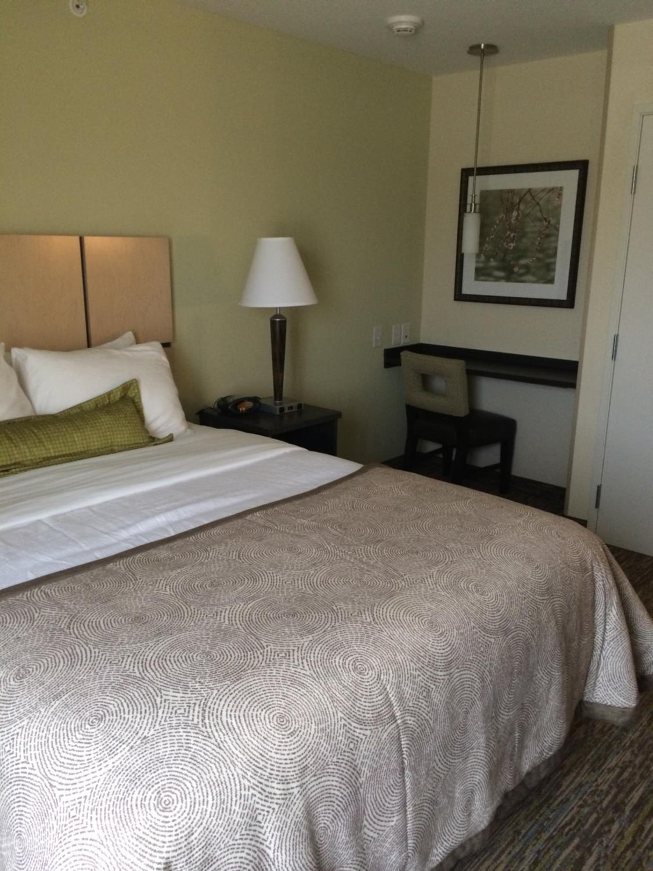 One-Bedroom Queen Suite photo 1