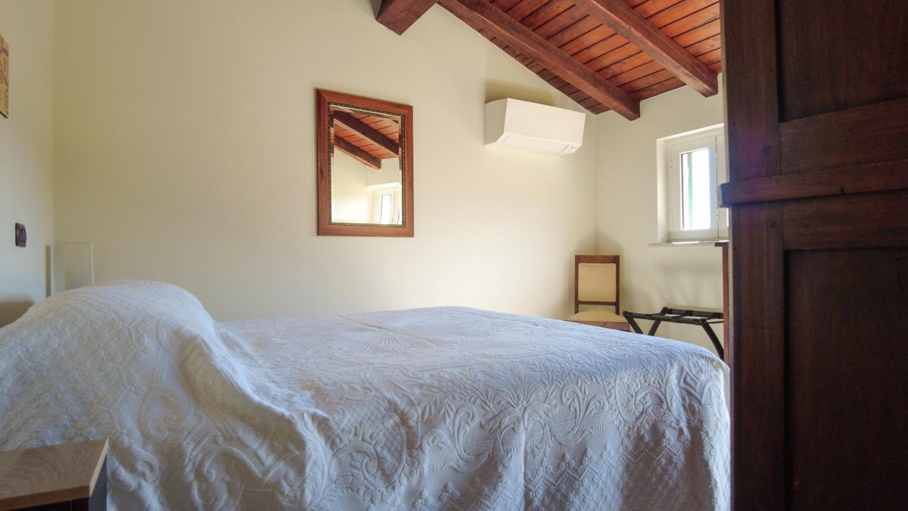 One-Bedroom Loft Apartment with Balcony photo 1