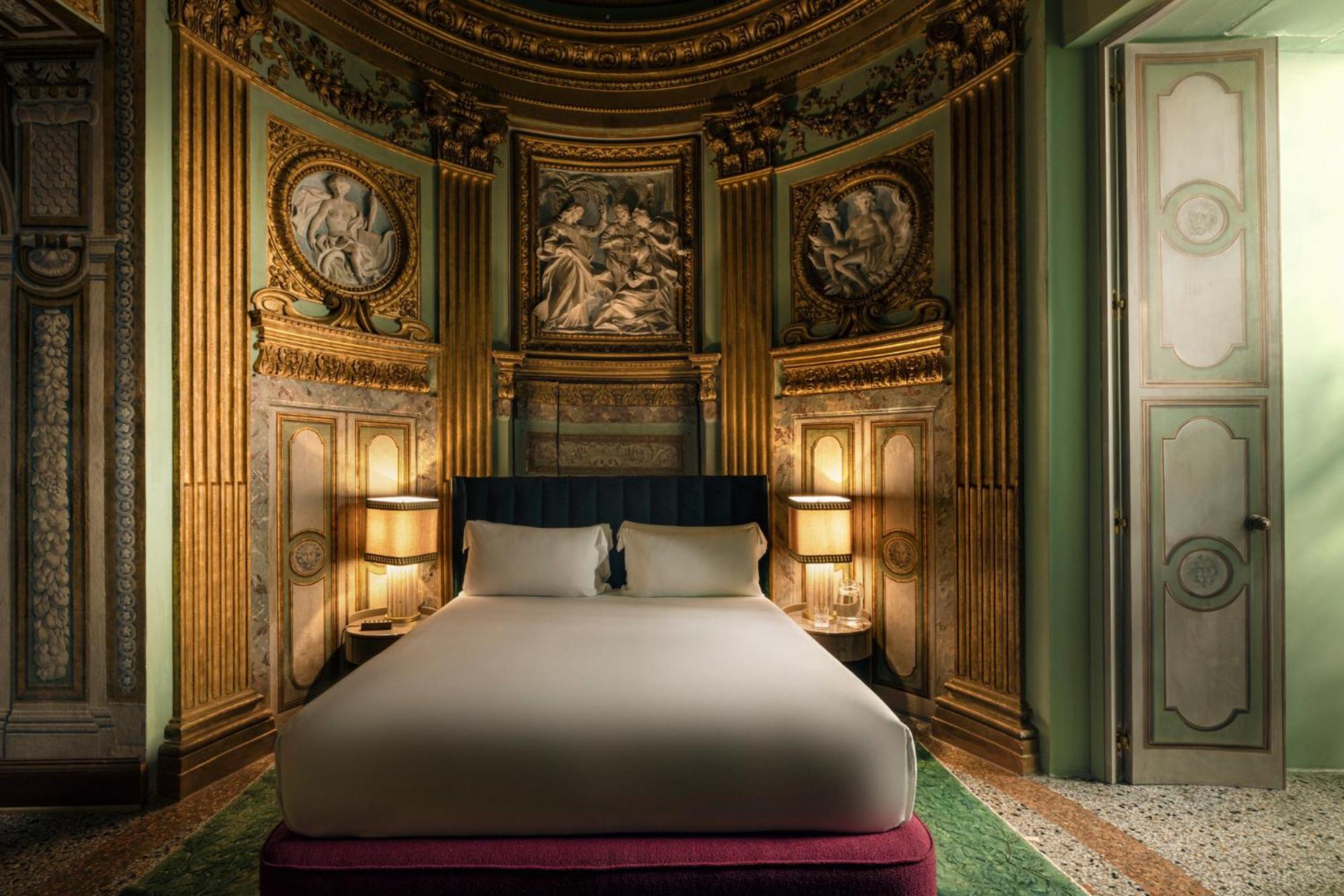 Deluxe King Room photo 2