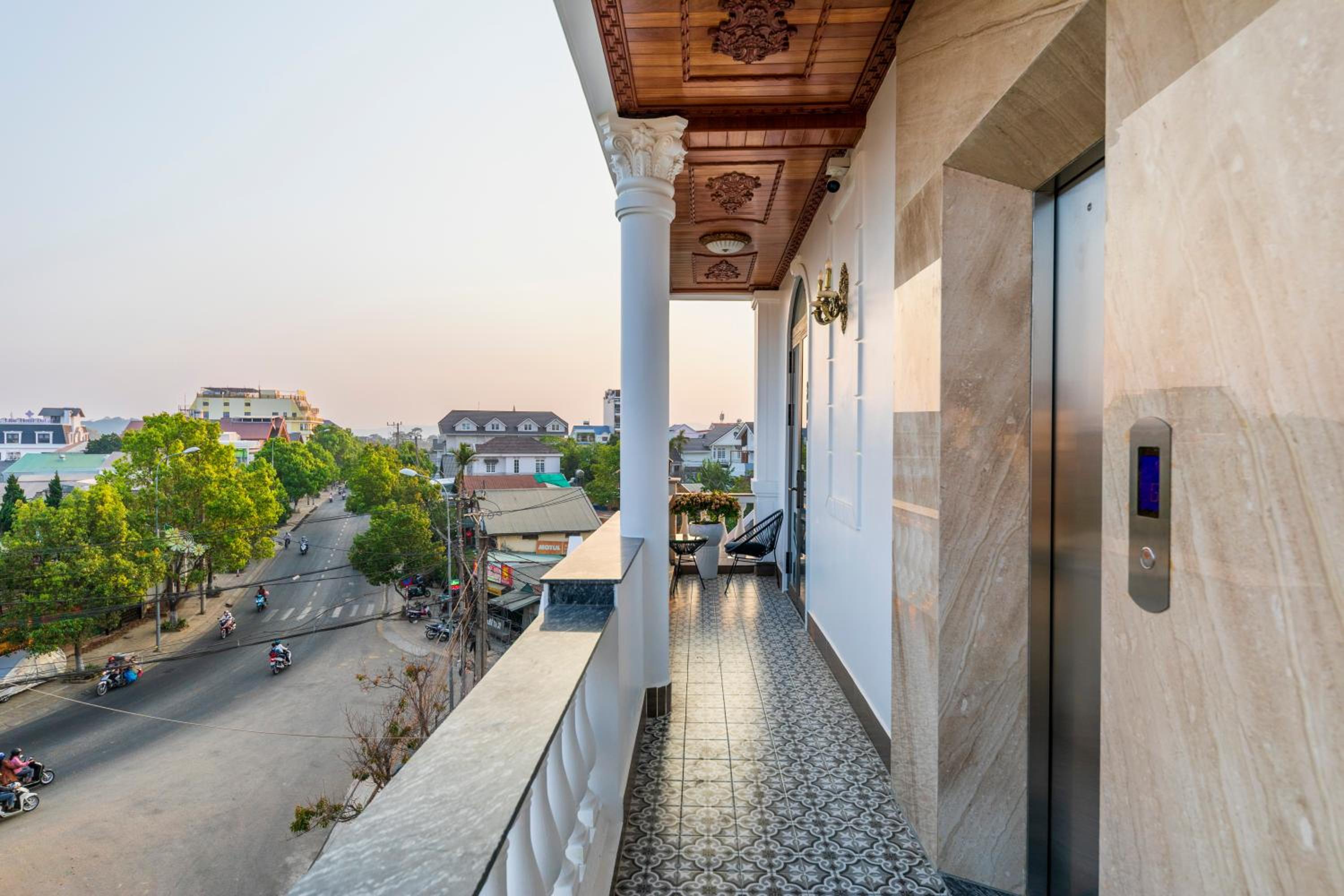 King Room with Balcony photo 2