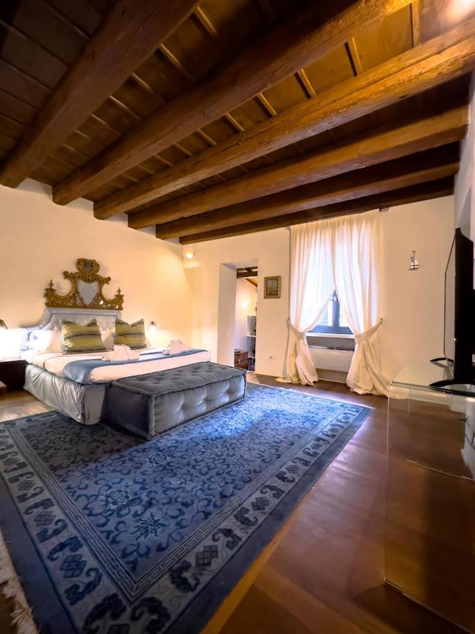 Superior Suite - Photo 12