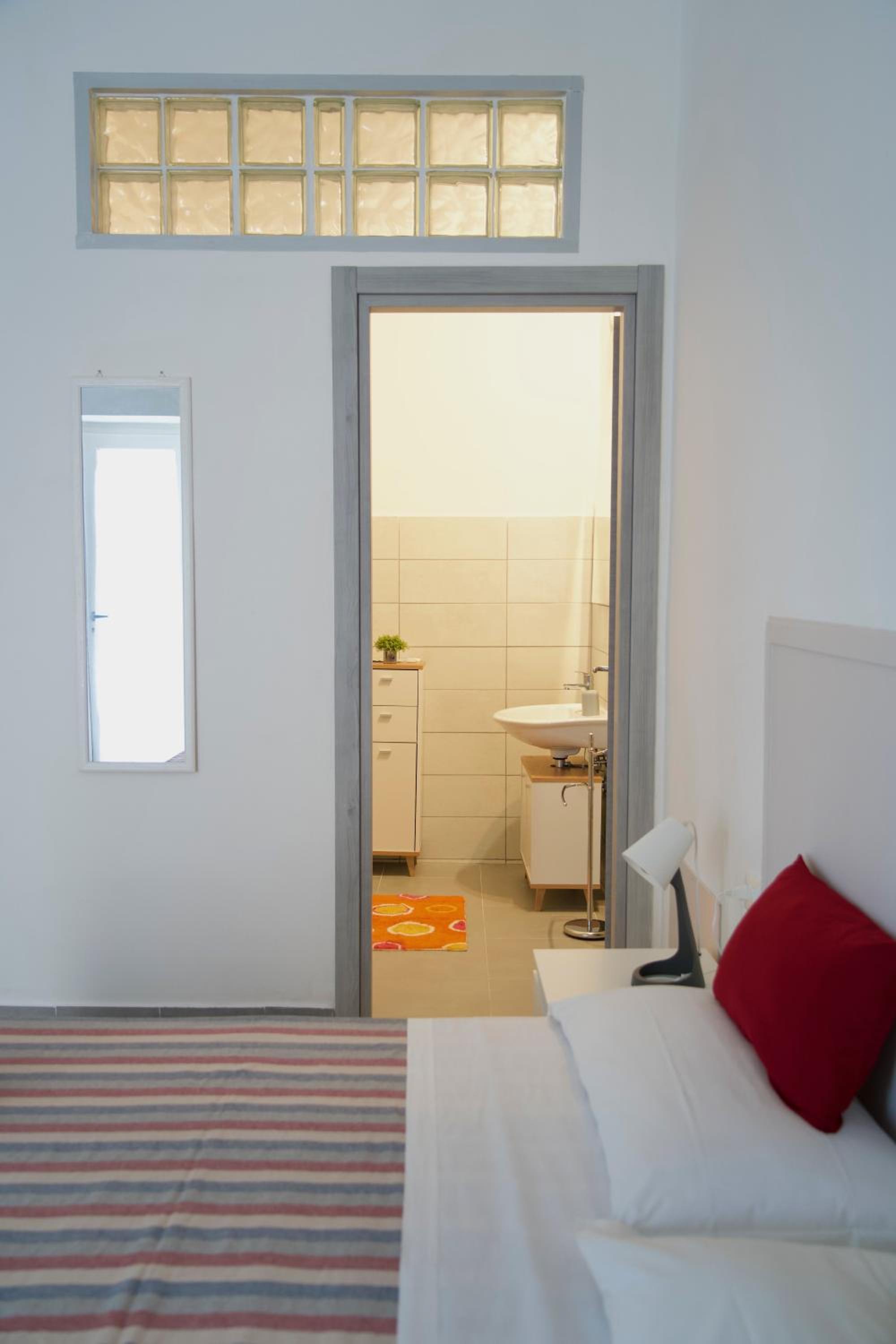 Double Room with Private Bathroom photo 3