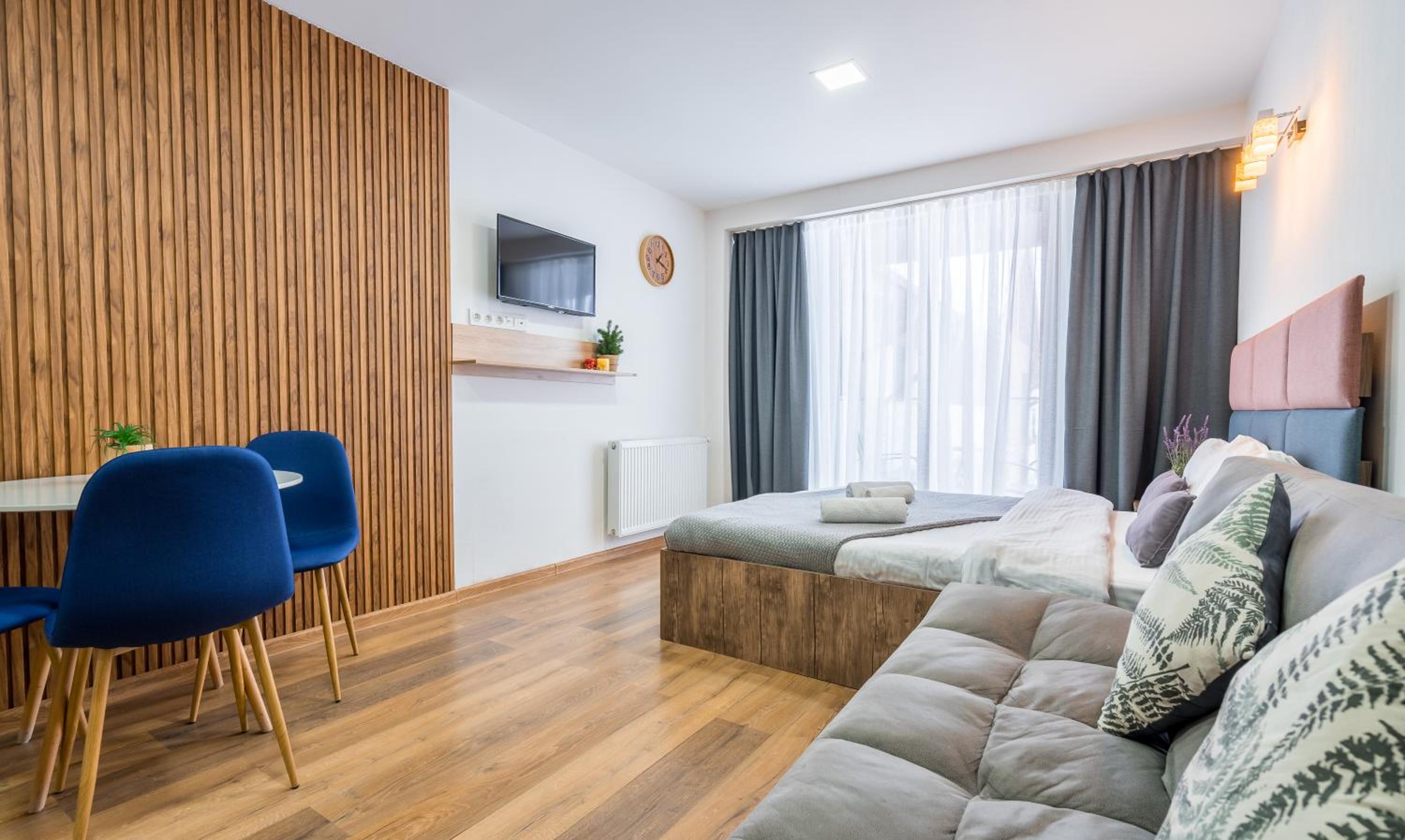 Apartment with Mountain View photo 2