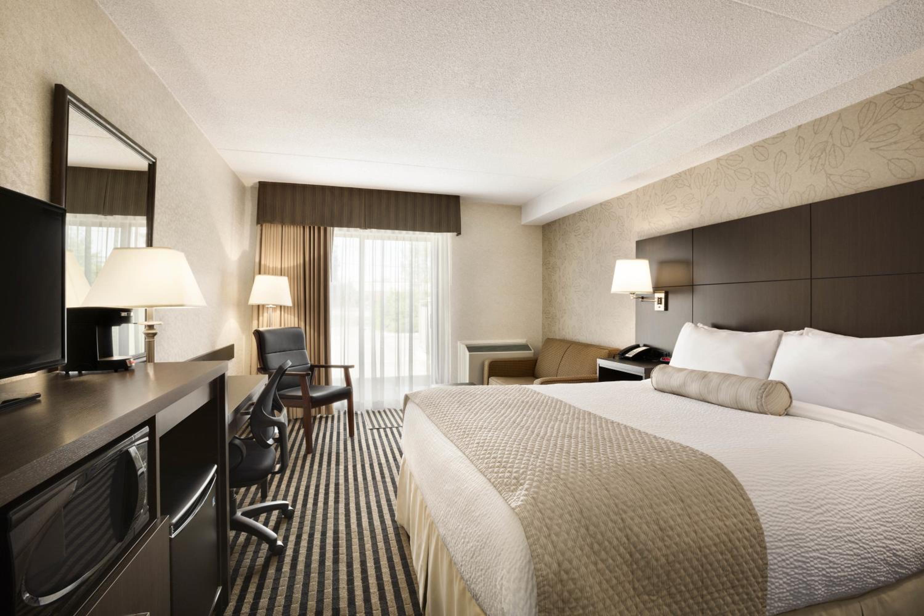 Deluxe King Room - Non-Smoking photo 1