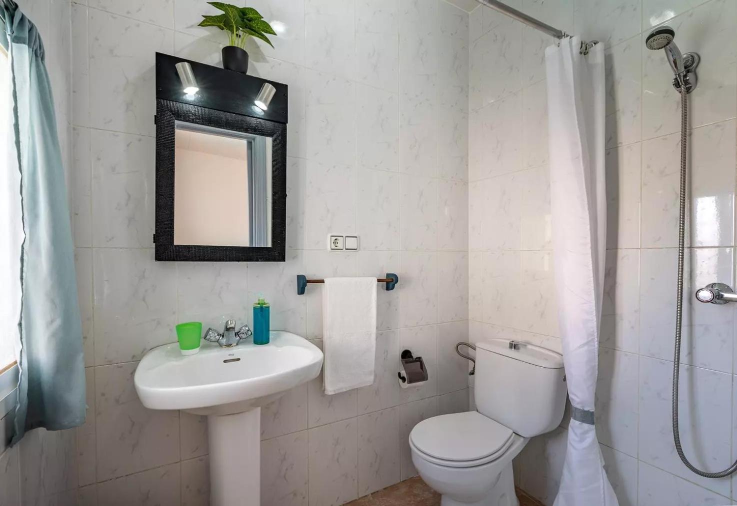 Four-Bedroom House photo 2