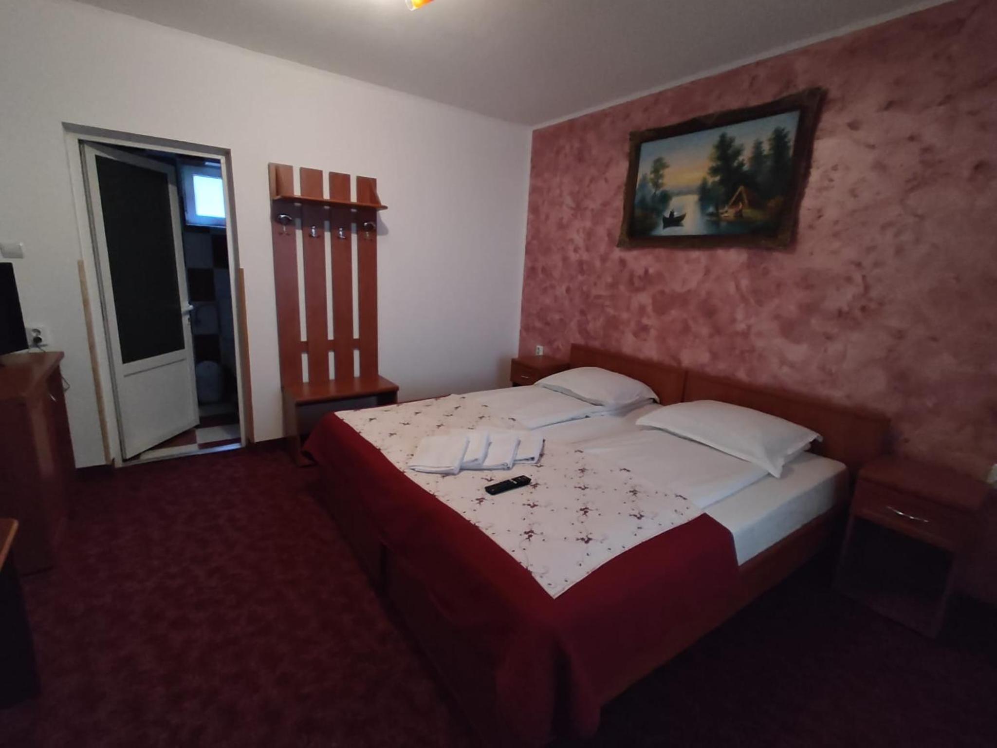 Double or Twin Room photo 3