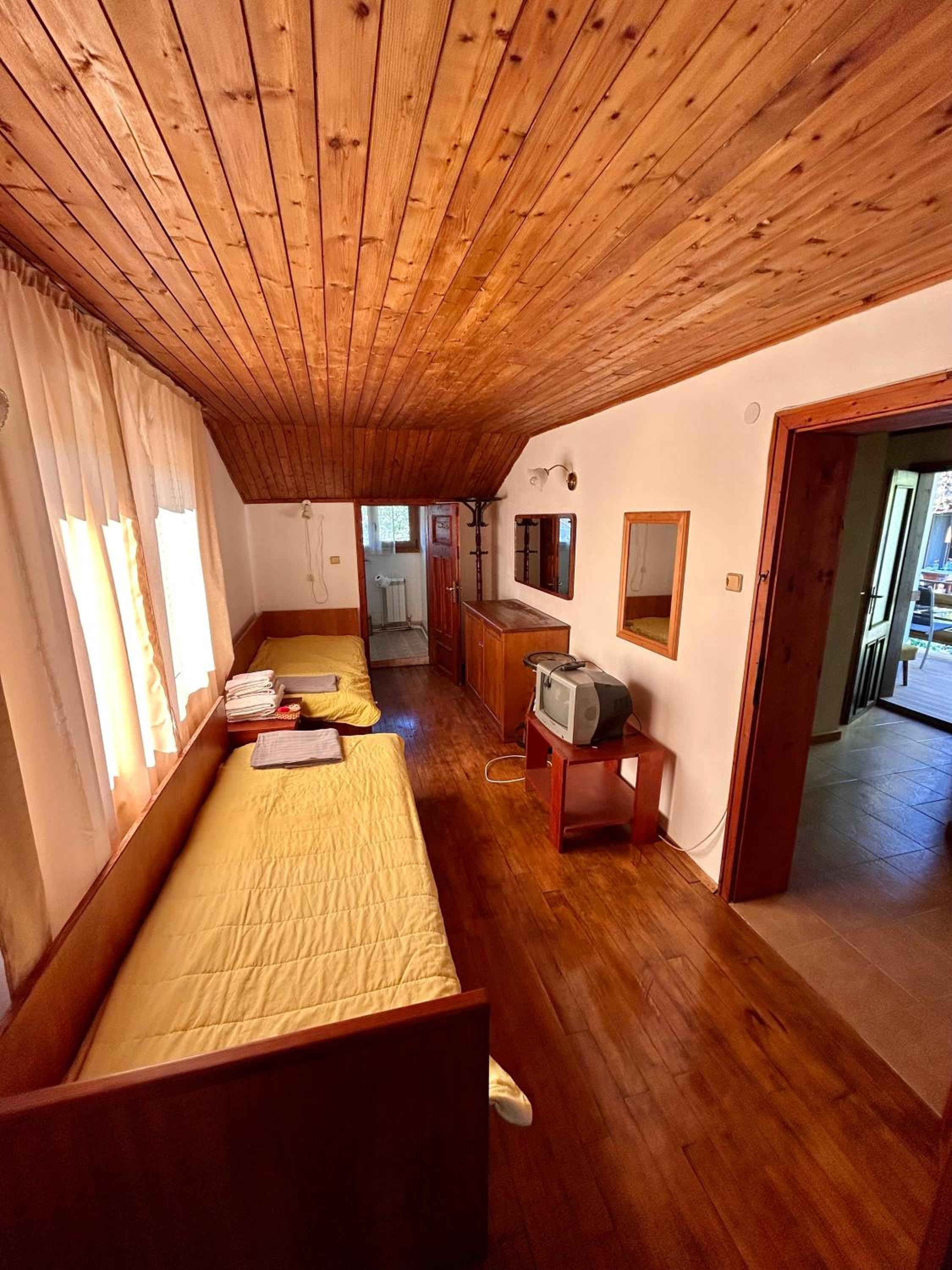 Standard Triple Room photo 2
