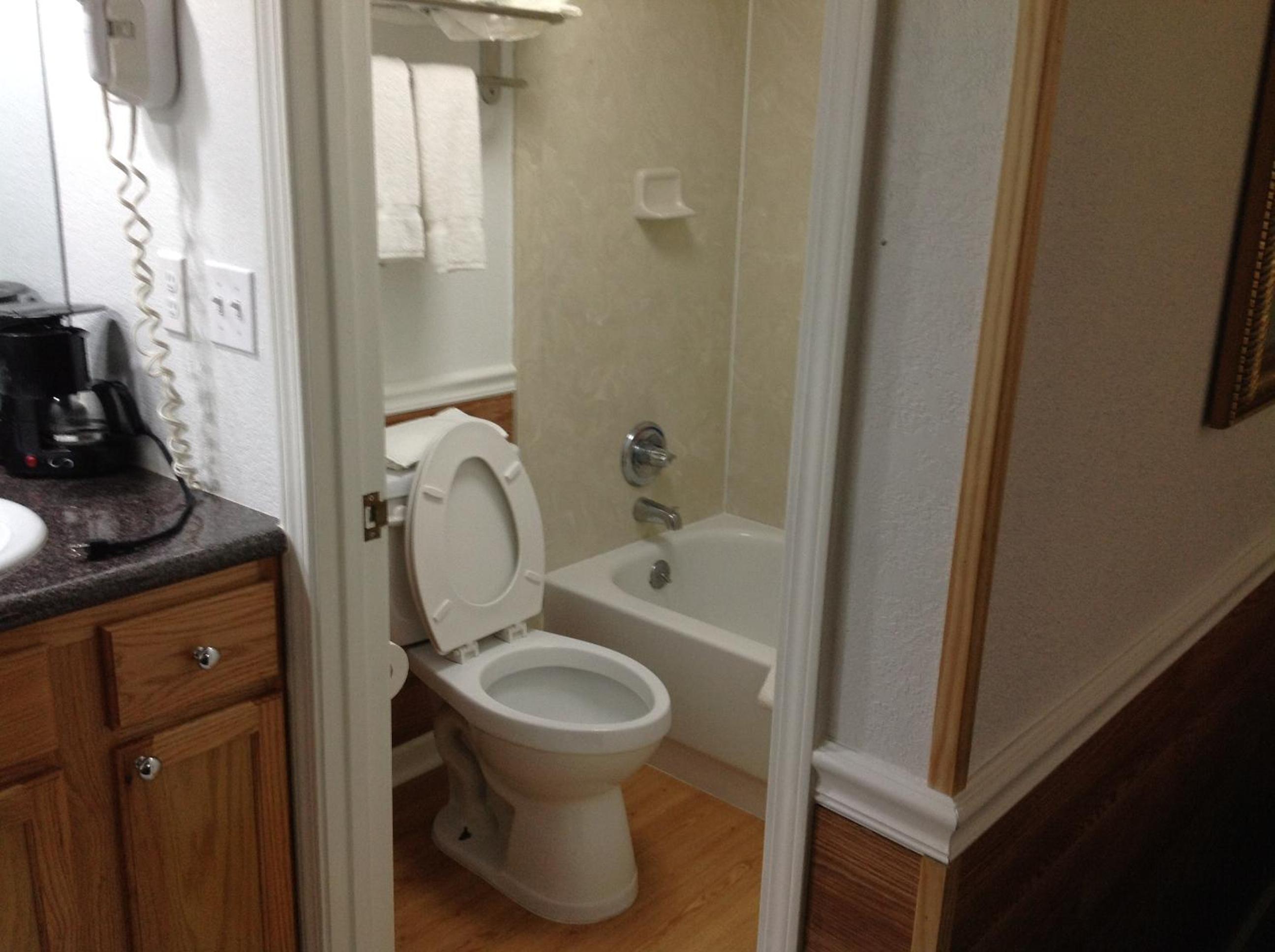 Queen Room with Two Queen Beds photo 2