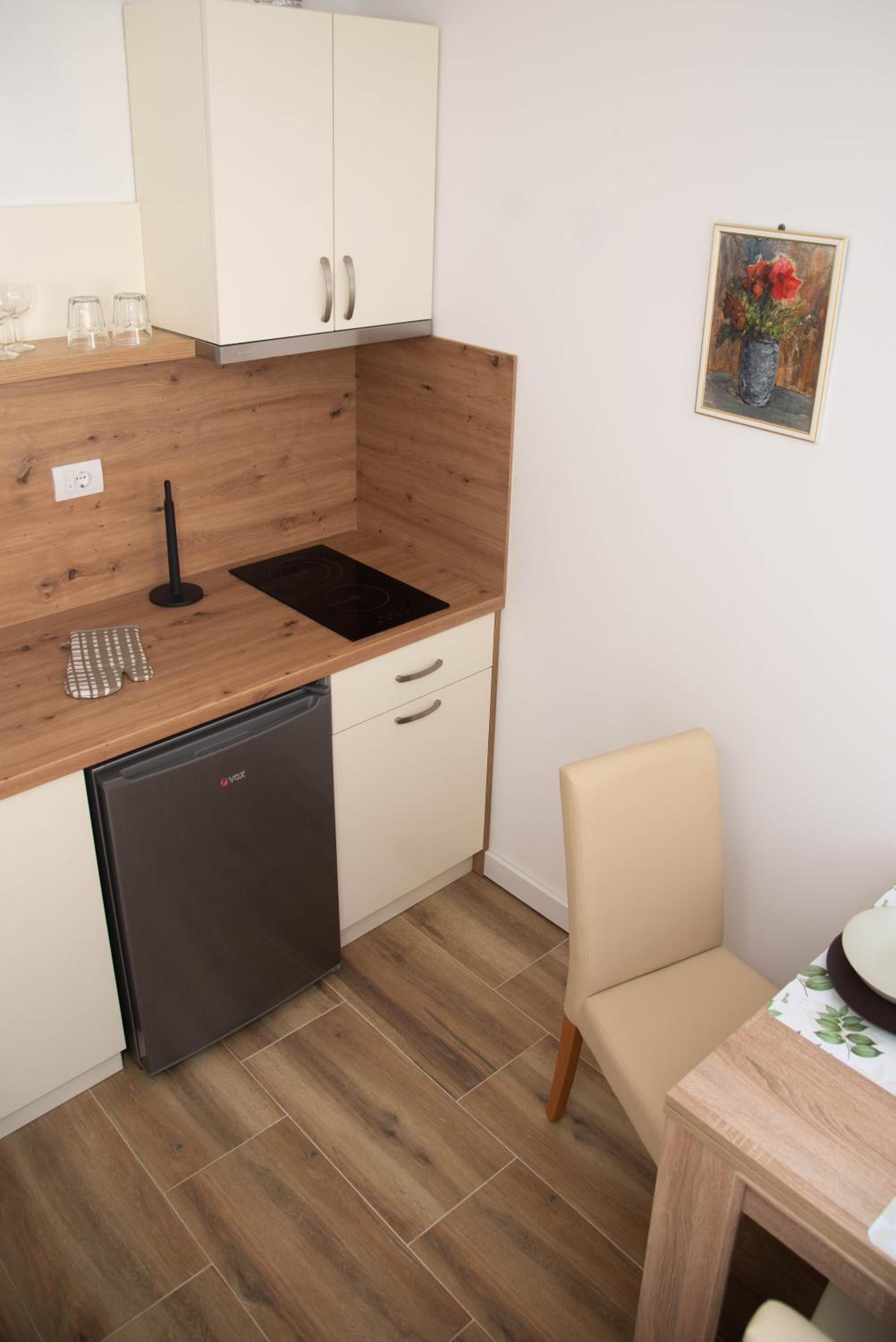 One-Bedroom Apartment photo 2