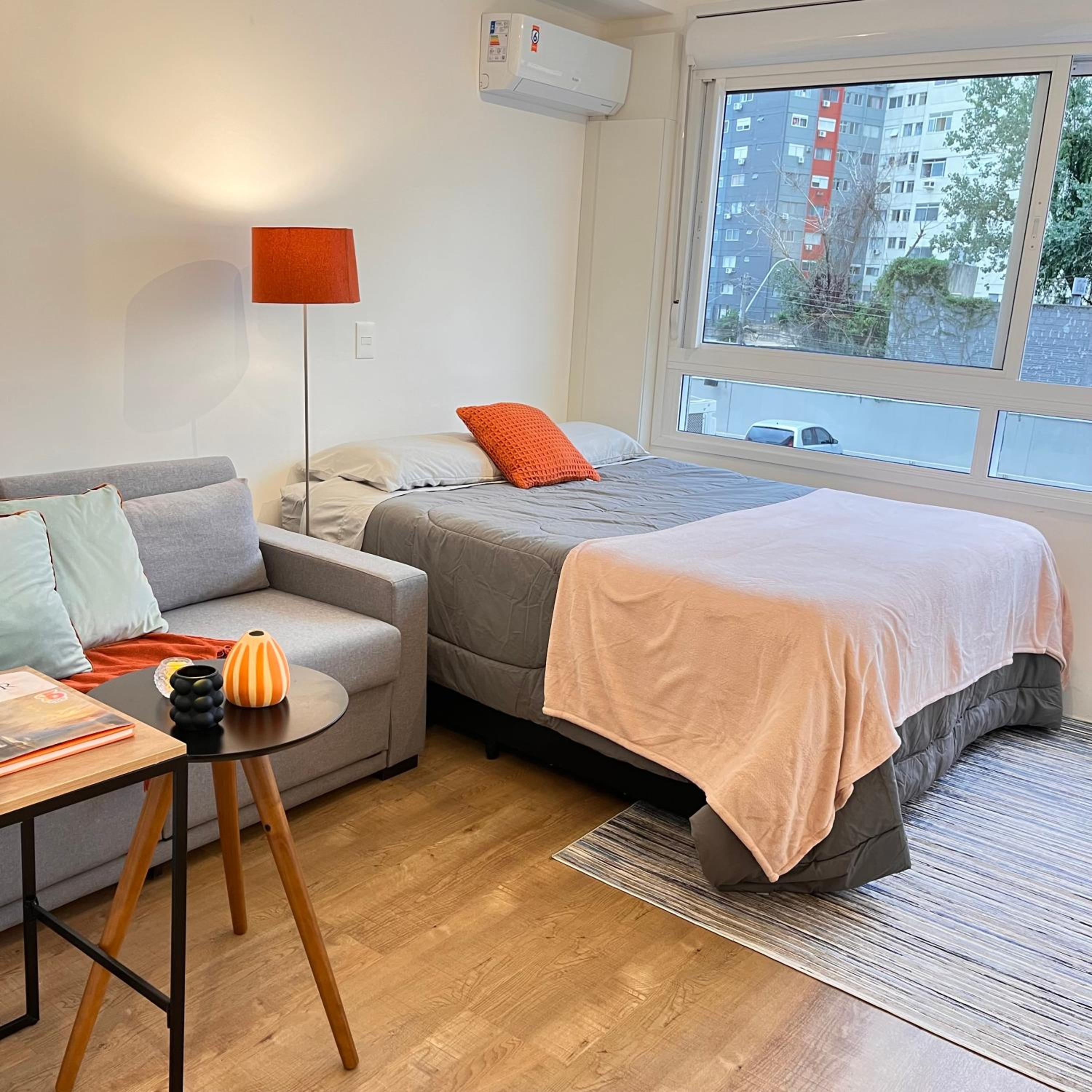 One-Bedroom Apartment photo 1