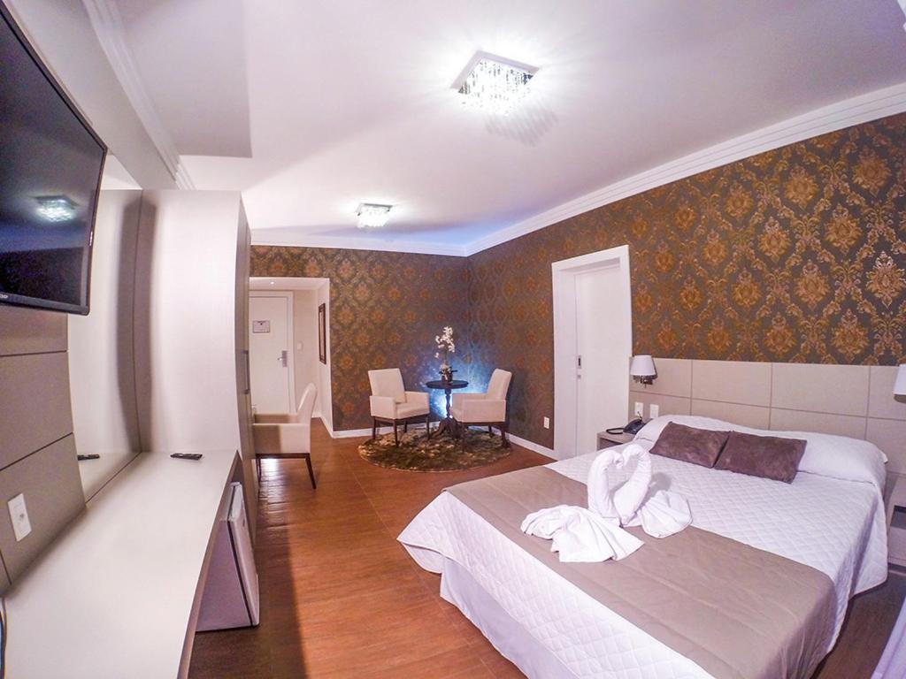Queen Suite with Spa Bath photo 1