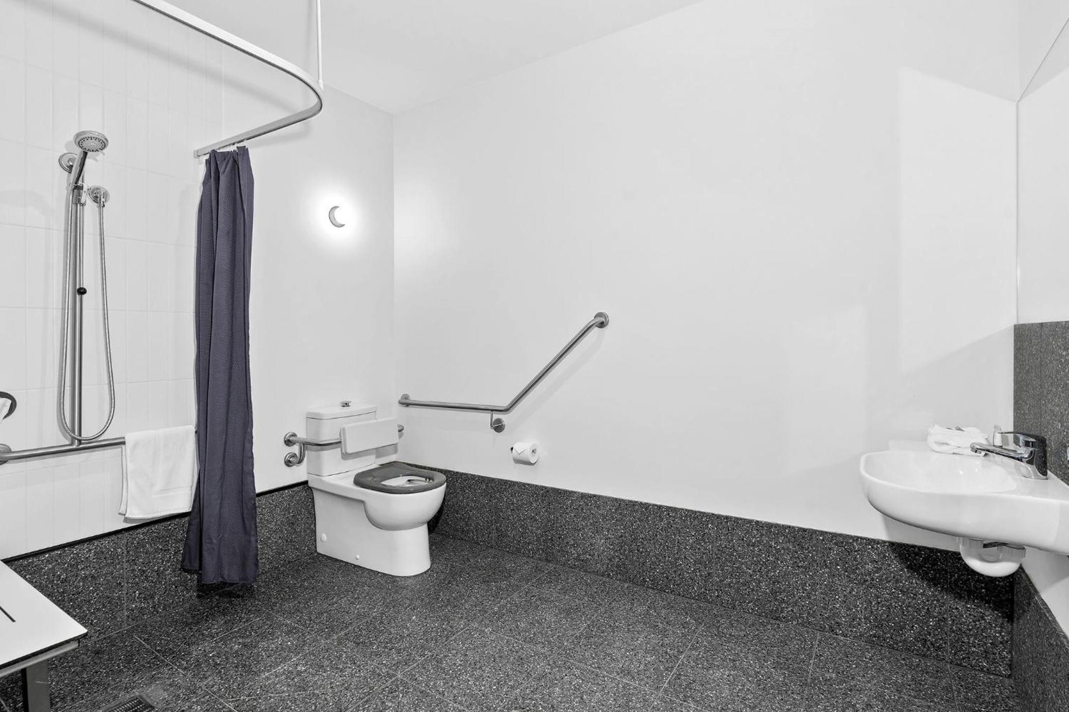 Twin Room - Disability Access photo 2