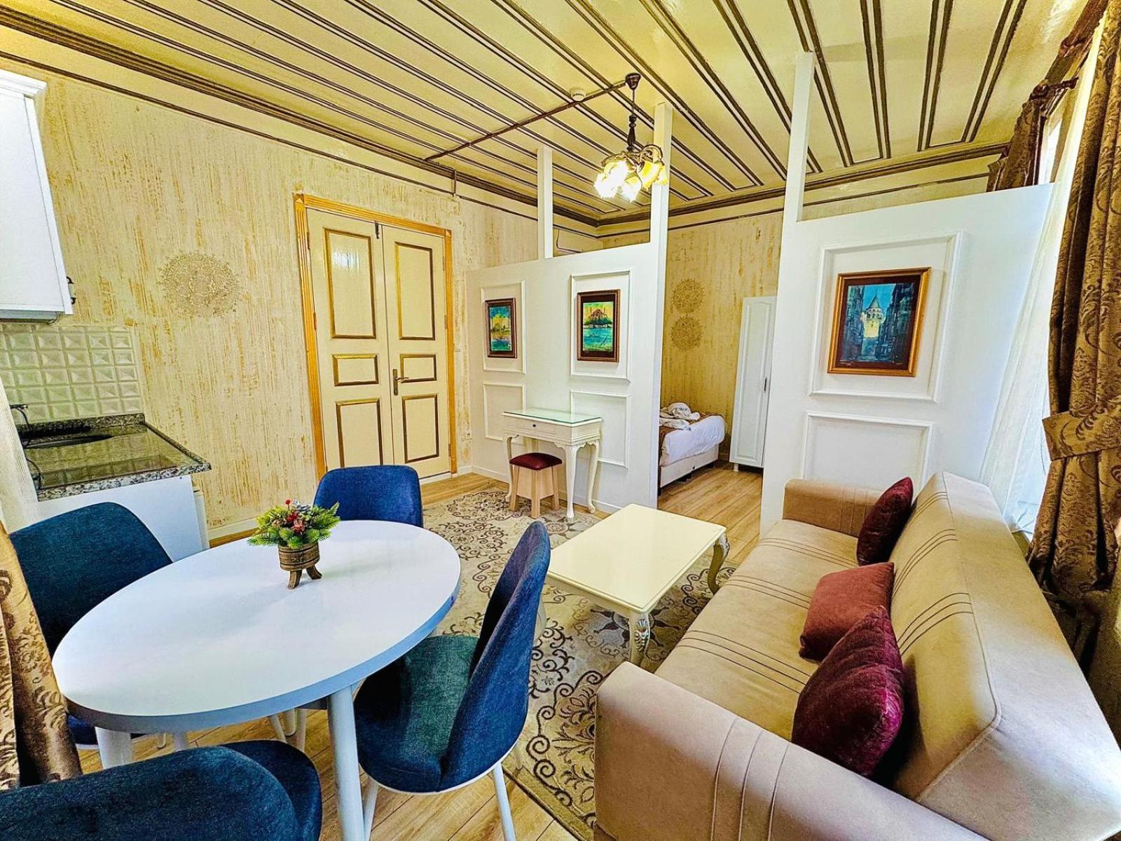 Deluxe Two-Bedroom Suite (6 Adults) With Kitchen photo 3