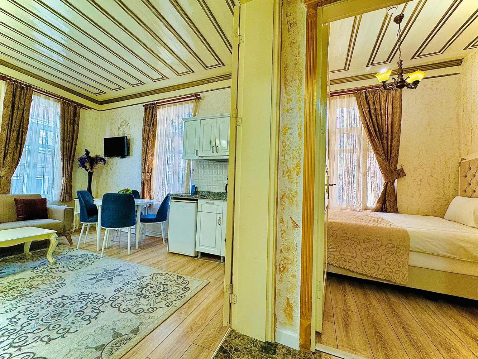 Deluxe Two-Bedroom Suite (6 Adults) With Kitchen photo 2
