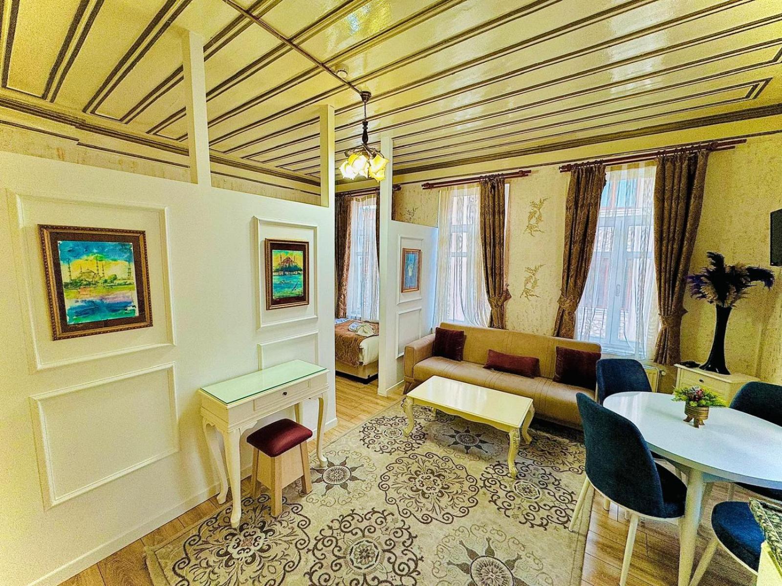 Deluxe Two-Bedroom Suite (6 Adults) With Kitchen photo 1
