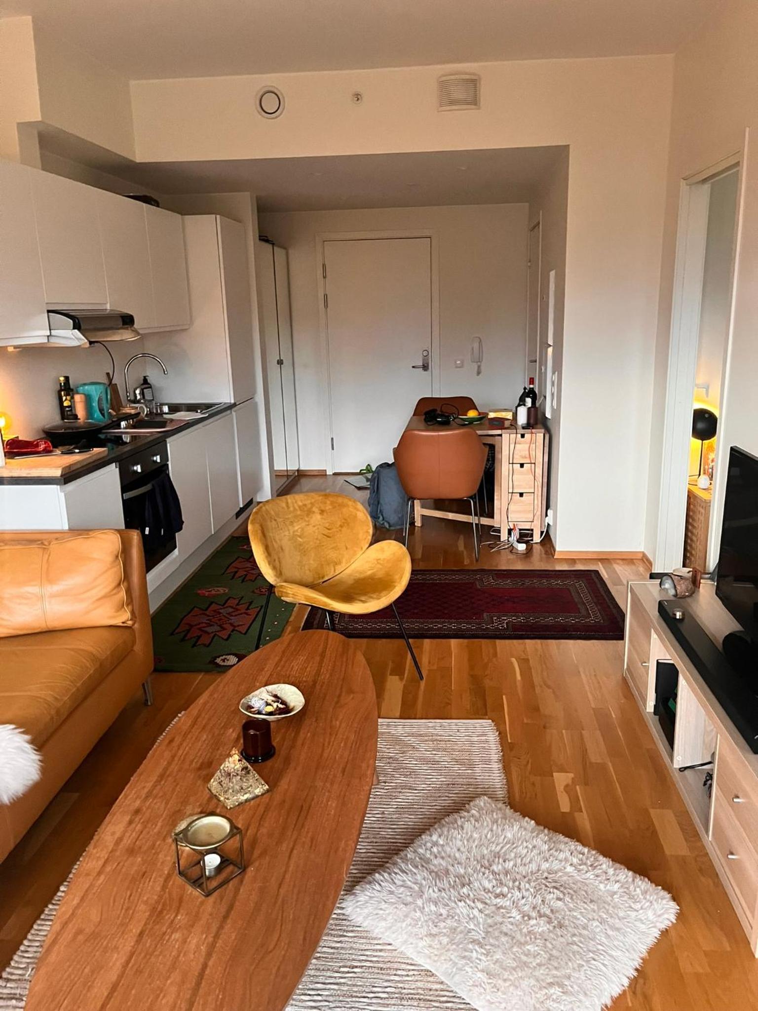 One-Bedroom Apartment photo 1