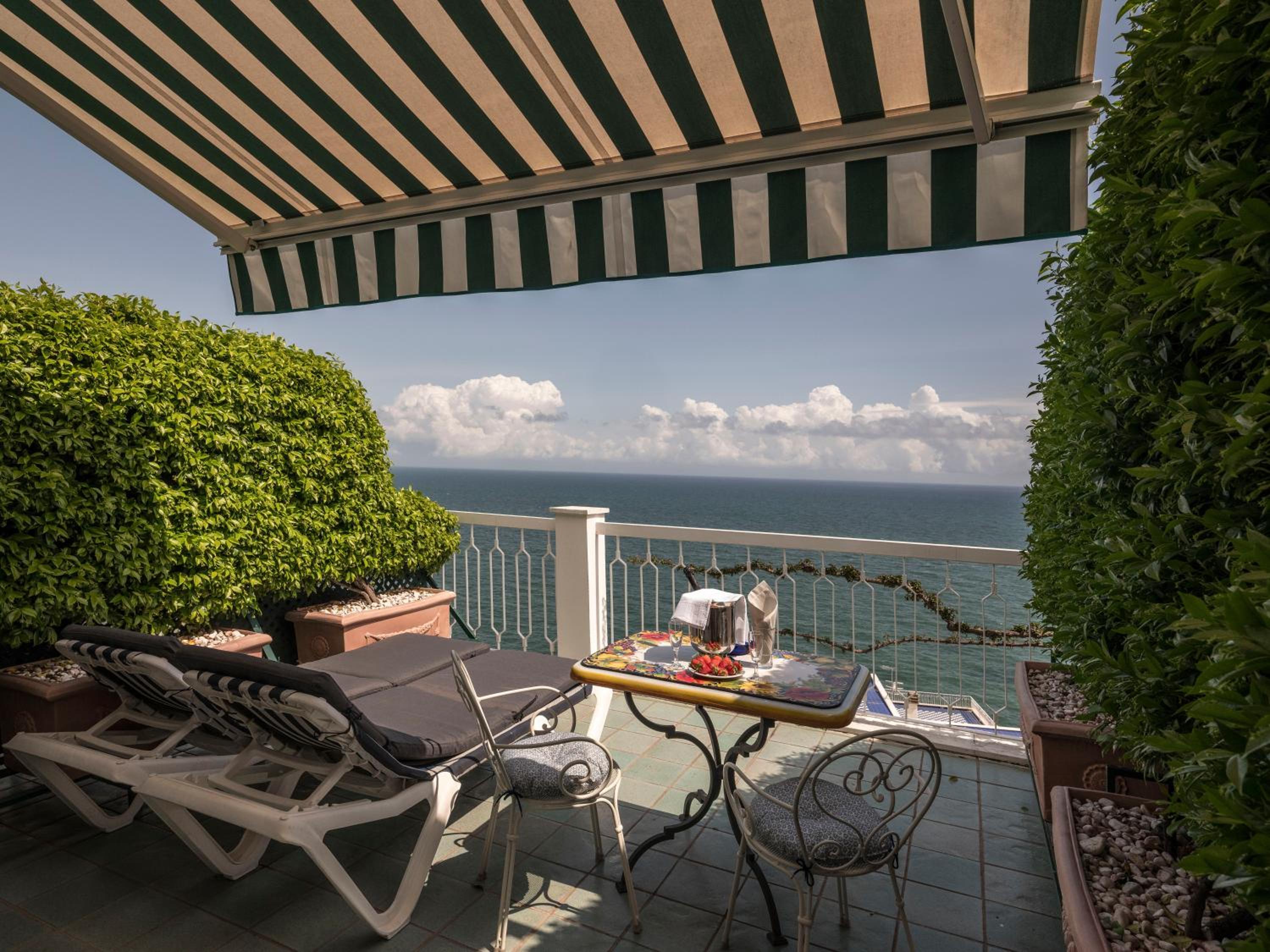 Junior Suite with Sea View (2 Adults) - Photo 15