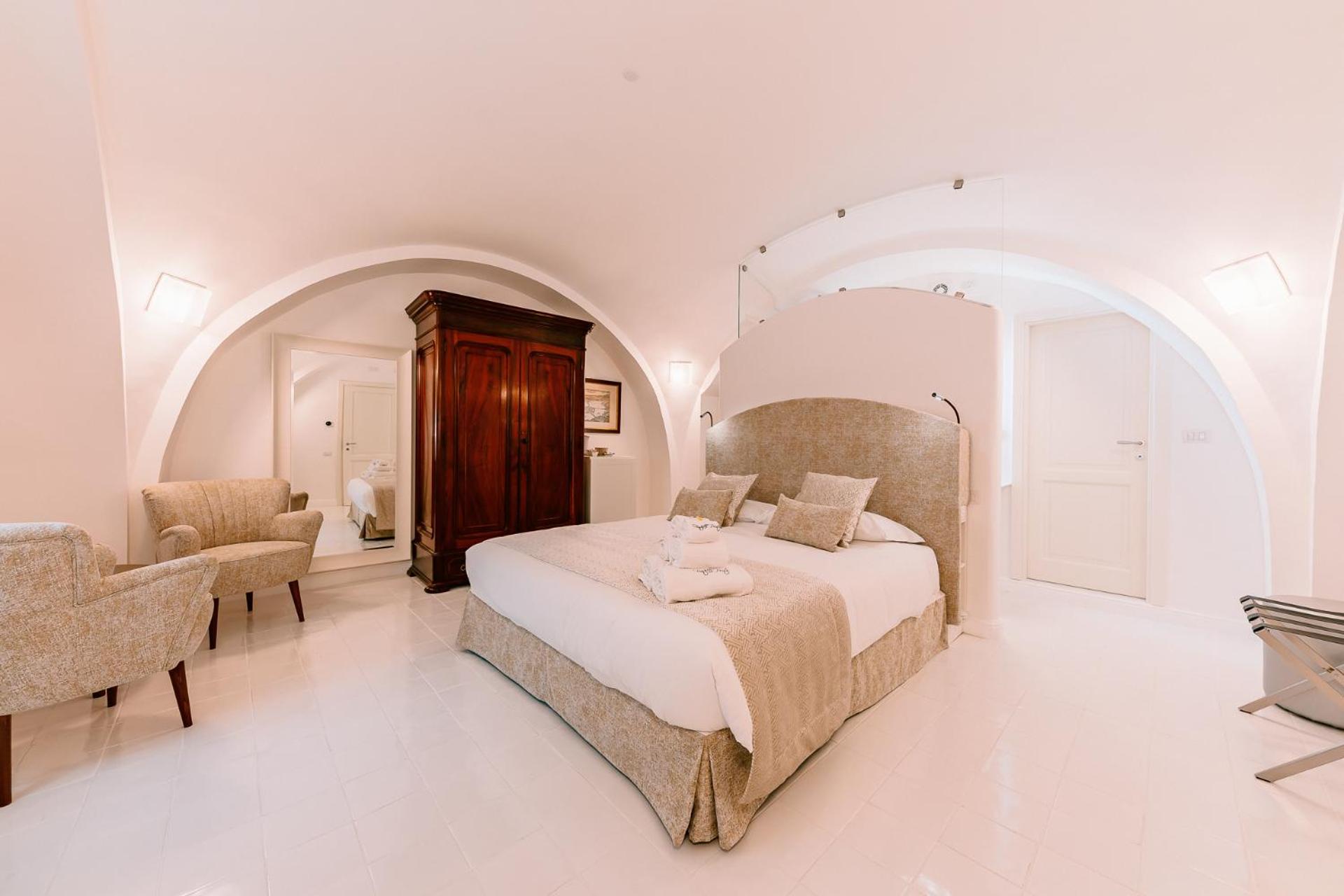 Deluxe Room - Photo 4