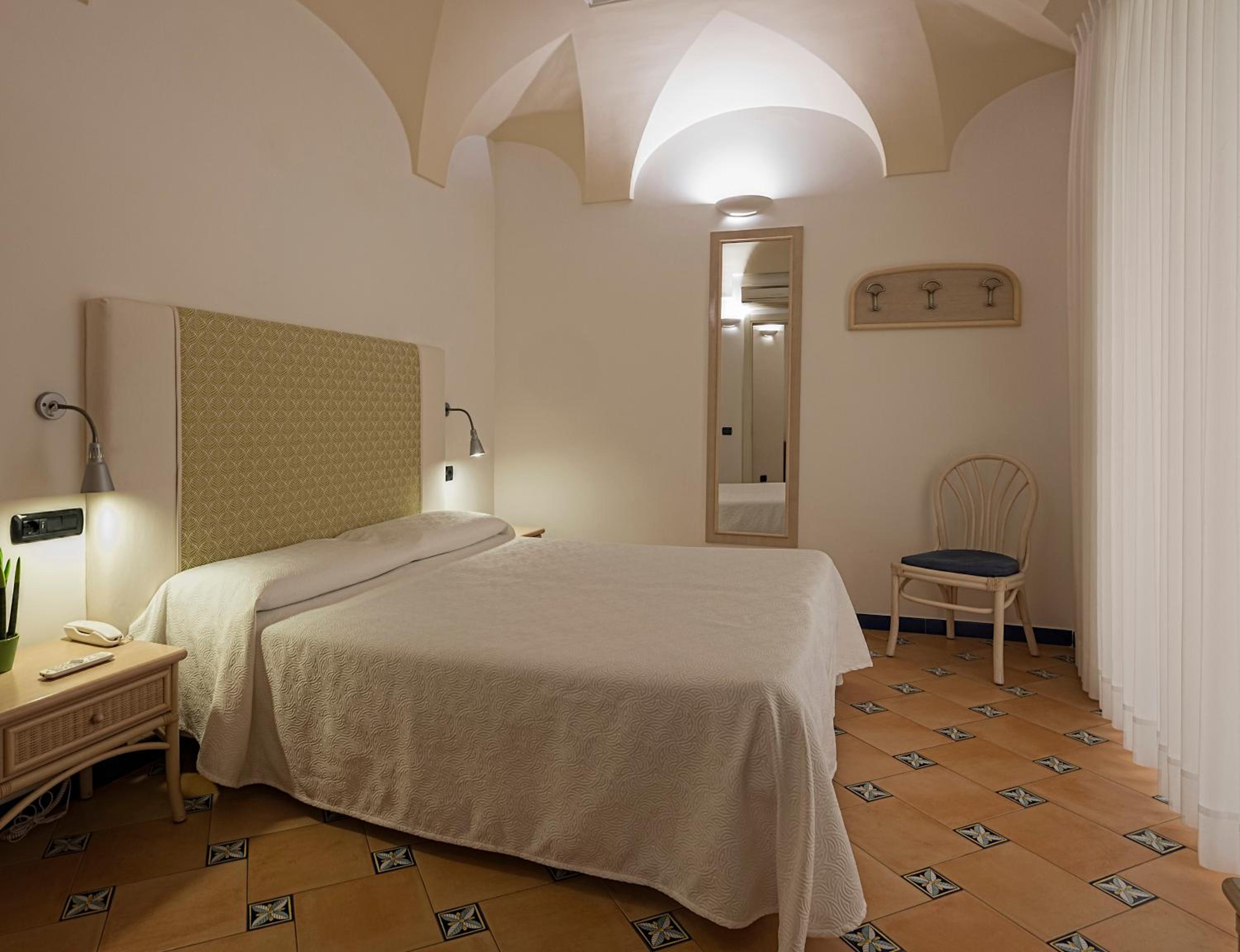 Standard Double Room without Sea View - Photo 3