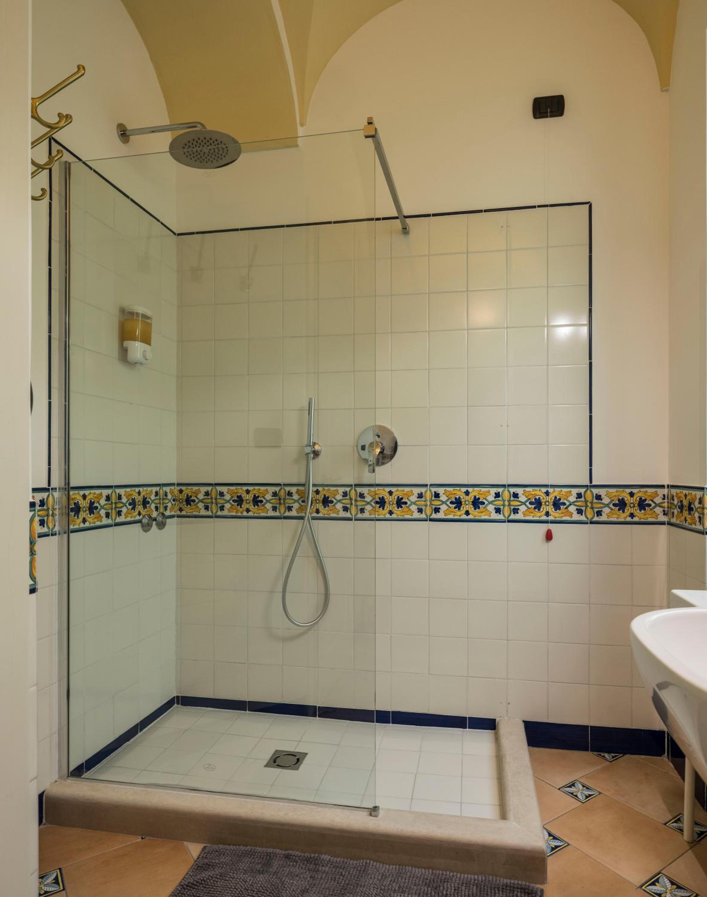 Standard Triple Room without Sea View - Photo 2