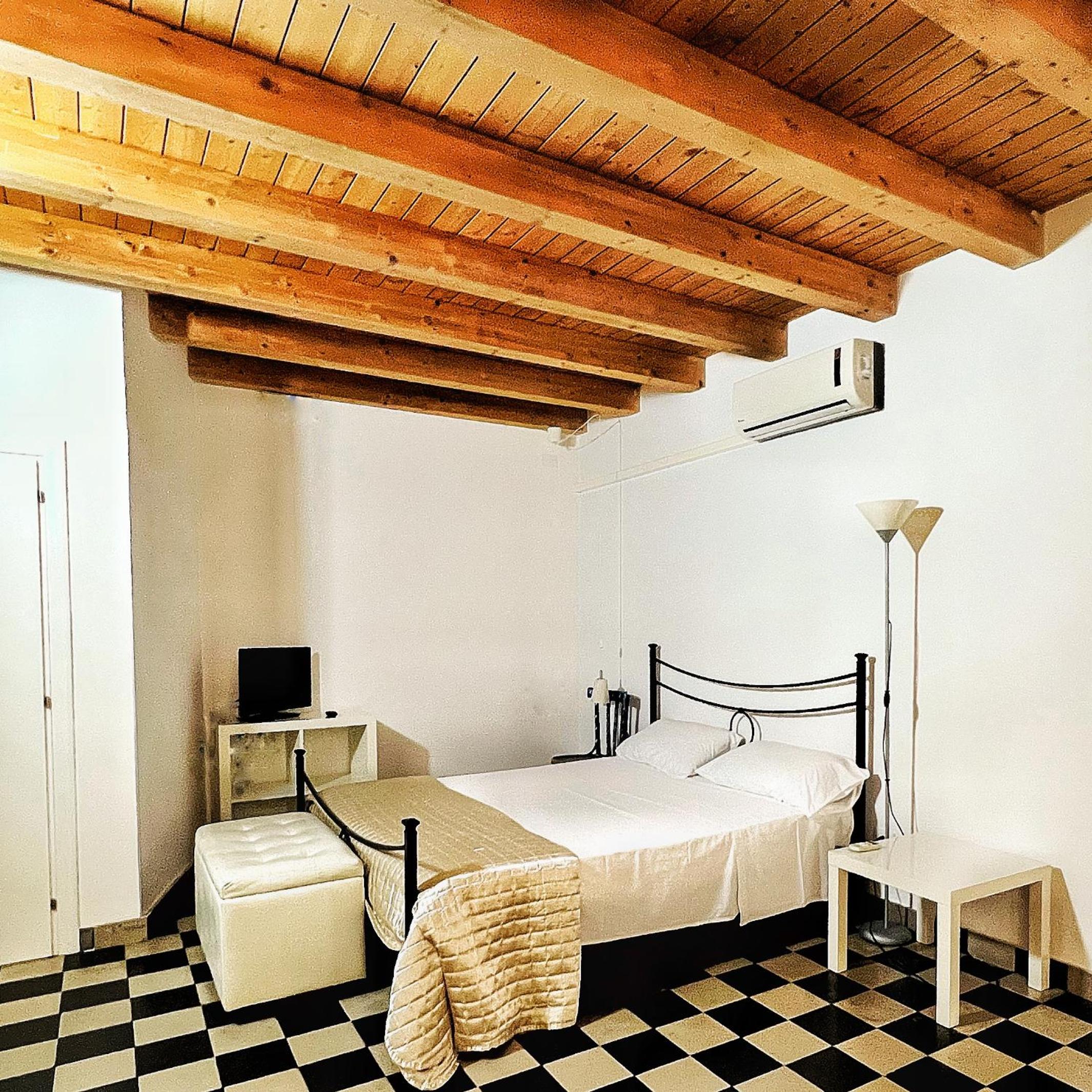 King Room with Balcony photo 1