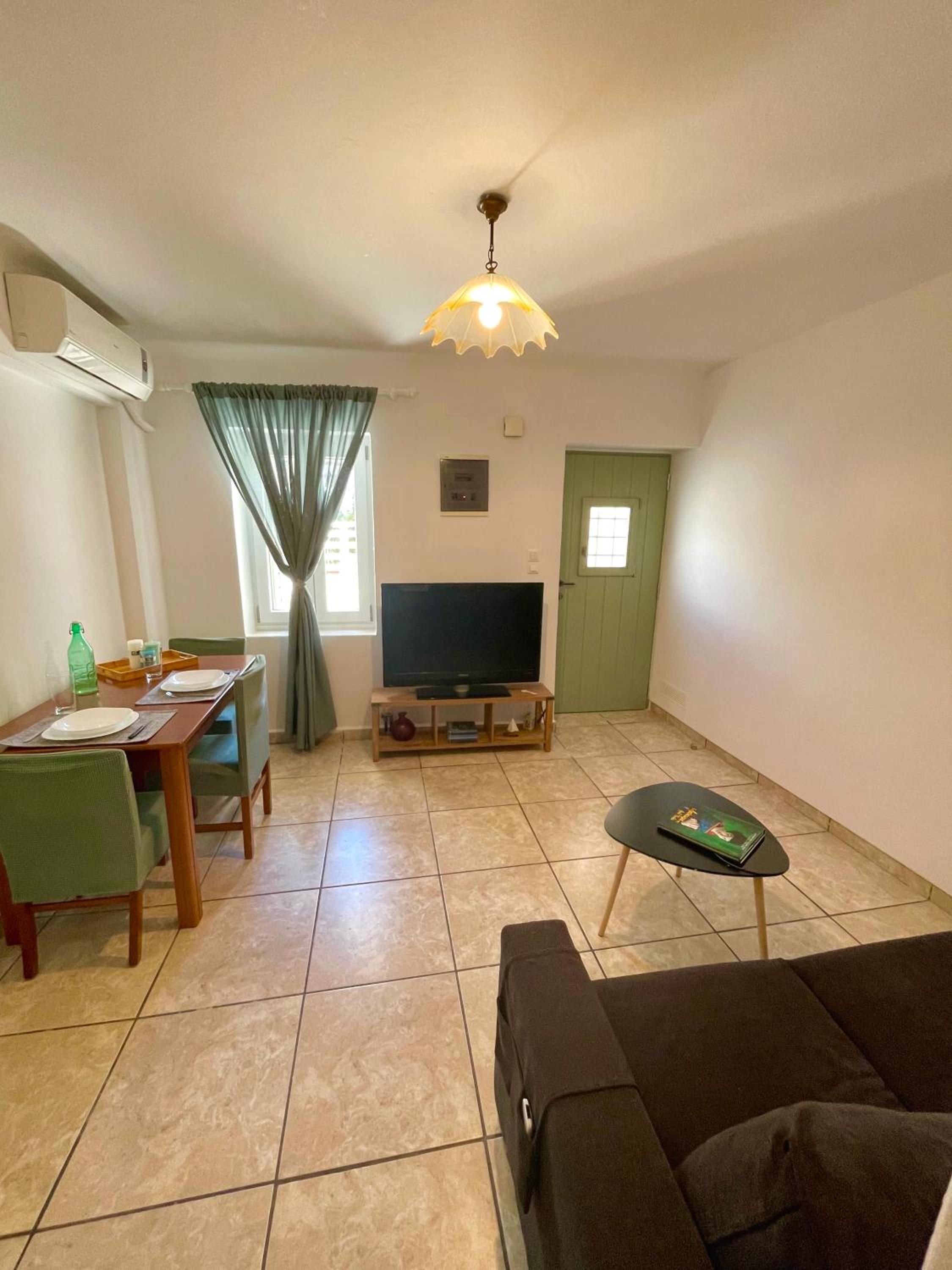 One-Bedroom Apartment photo 3