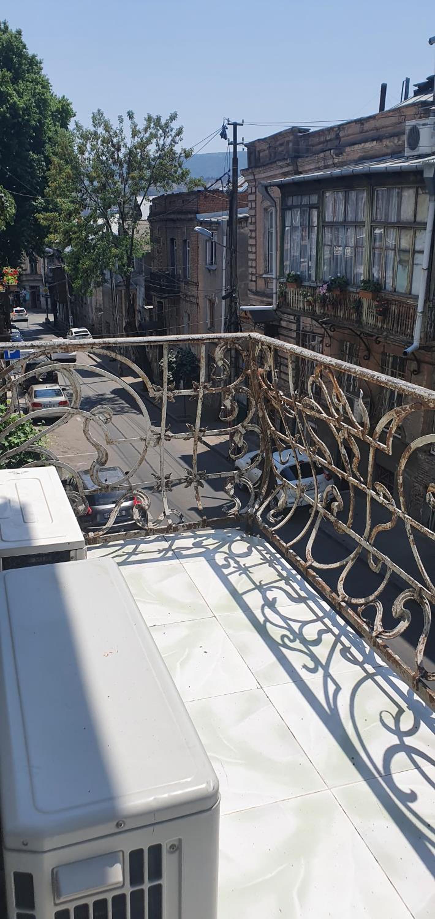 One-Bedroom Apartment with Balcony and City View - Photo 14