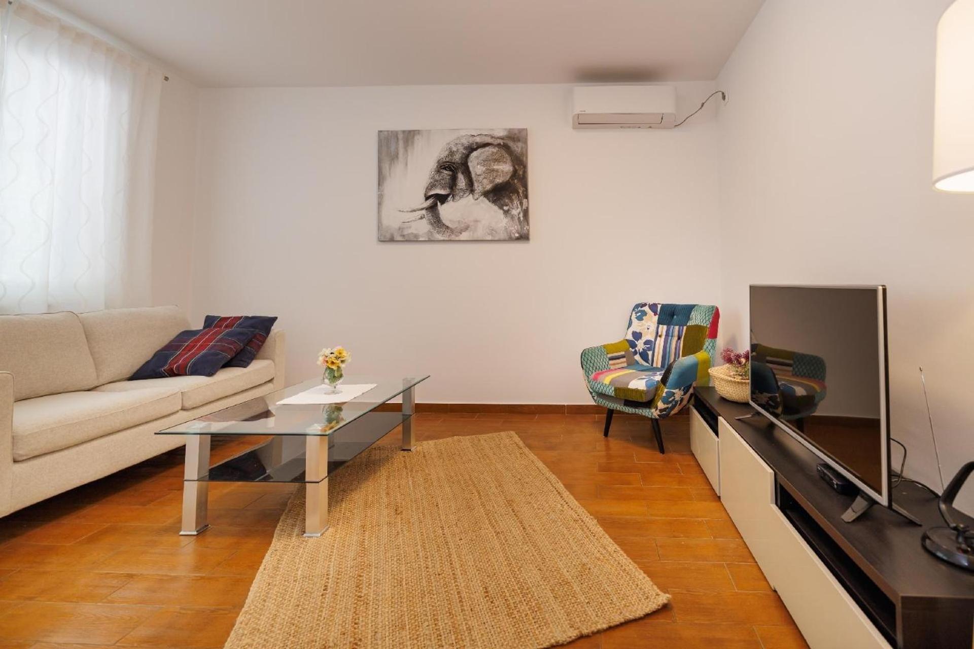 Apartment photo 1